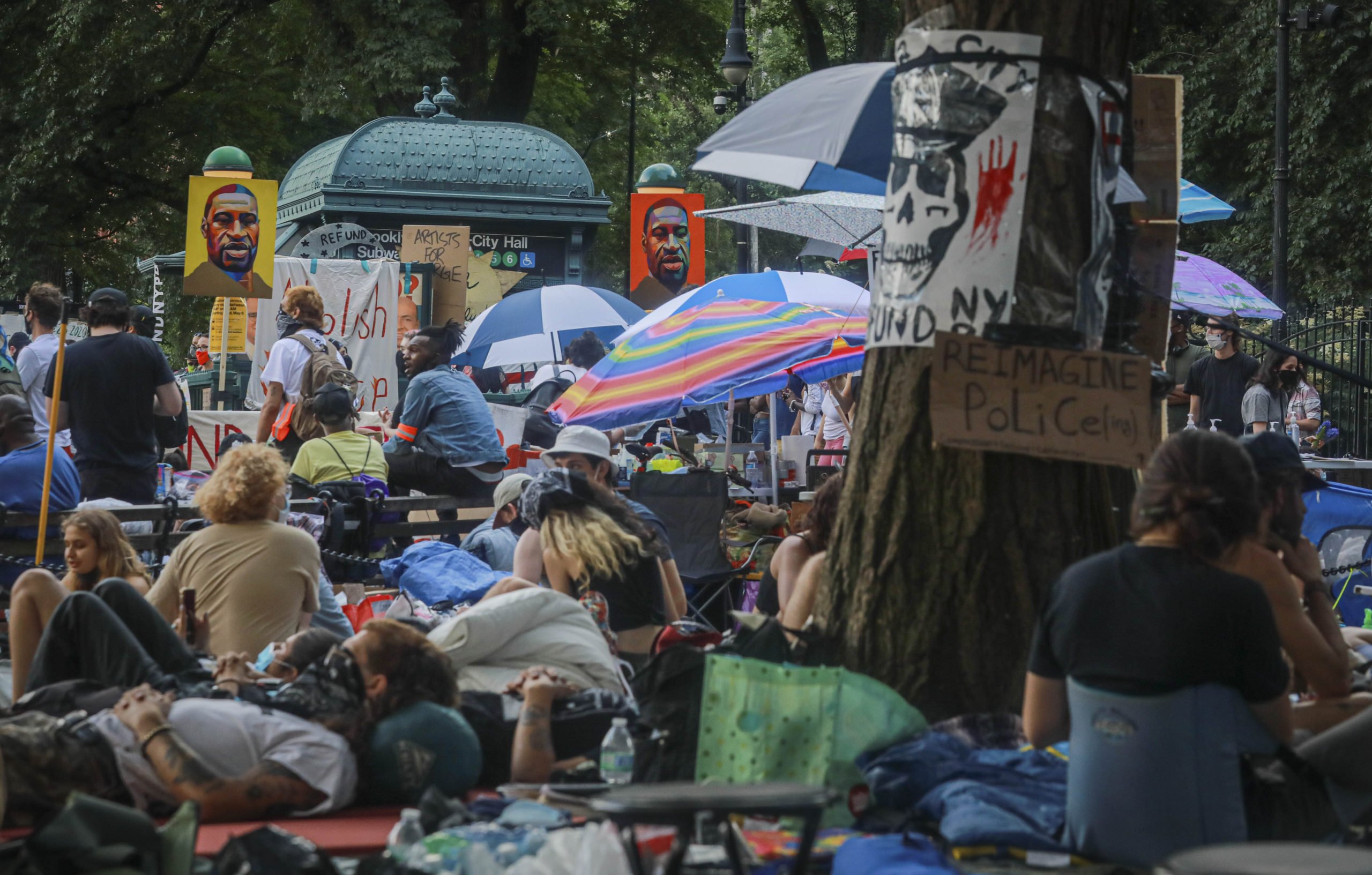 New York kneler for BLM, vil utbetale en kvart million til hver demonstrant&nbsp;<span>(+)</span>