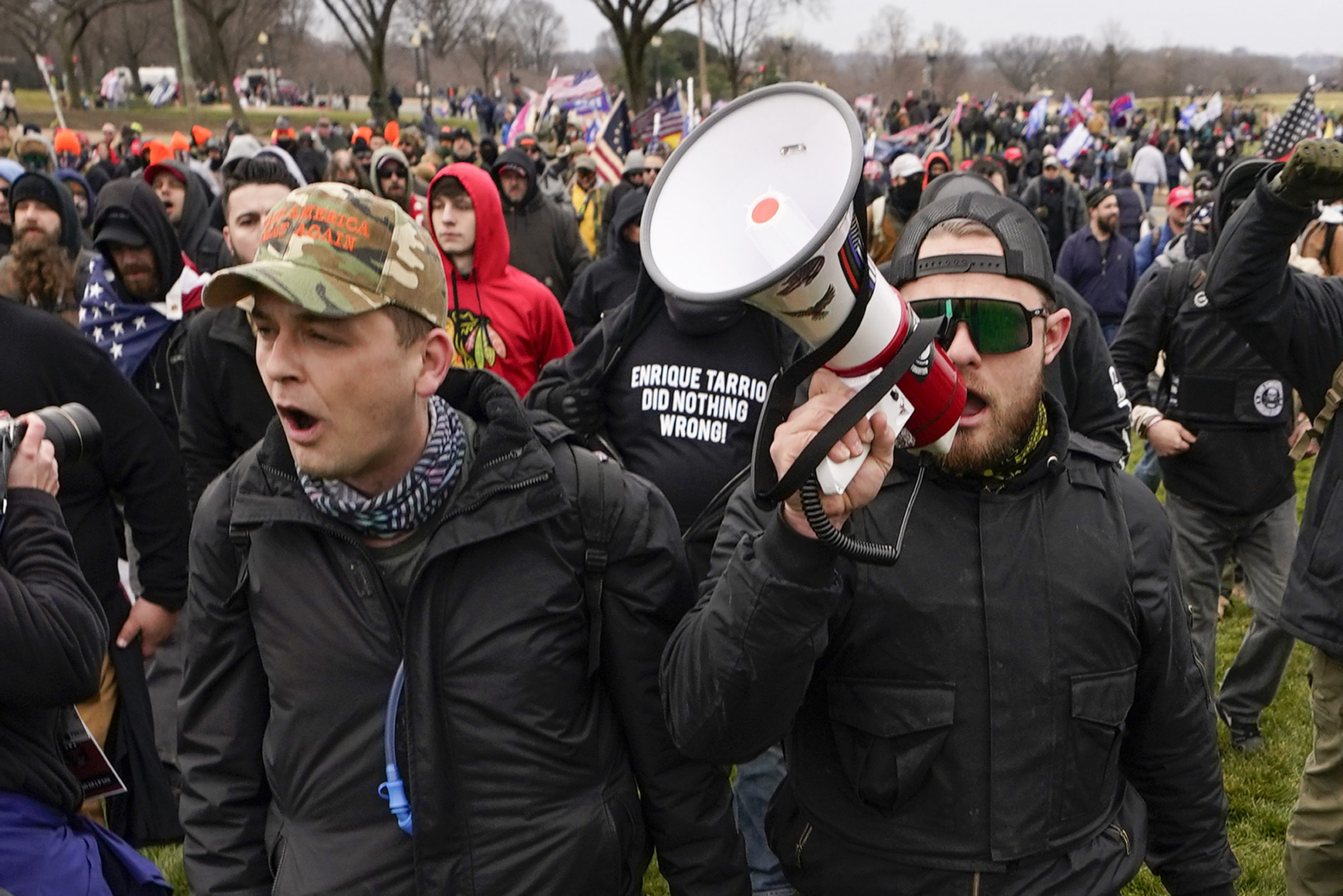 Et av forsvarets vitner i Proud Boys-rettssak hadde vært FBI-informant i 22 måneder&nbsp;<span>(+)</span>