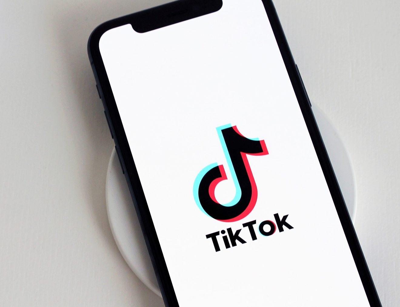 Skotske folkevalgte bes om å slette TikTok fra jobbtelefonen&nbsp;<span>(+)</span>