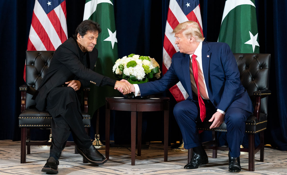 Politisk gjørmebryting i Pakistan: Boligen stormet, nytt forsøk på å bringe Imran Khan for retten gis opp&nbsp;<span>(+)</span>