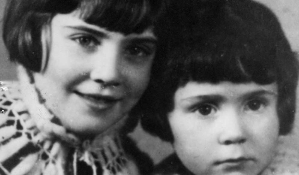 Kusinene Rakhel Sjkolnik og Dora German fra Kiev (c.1940)&nbsp;<span>(+)</span>