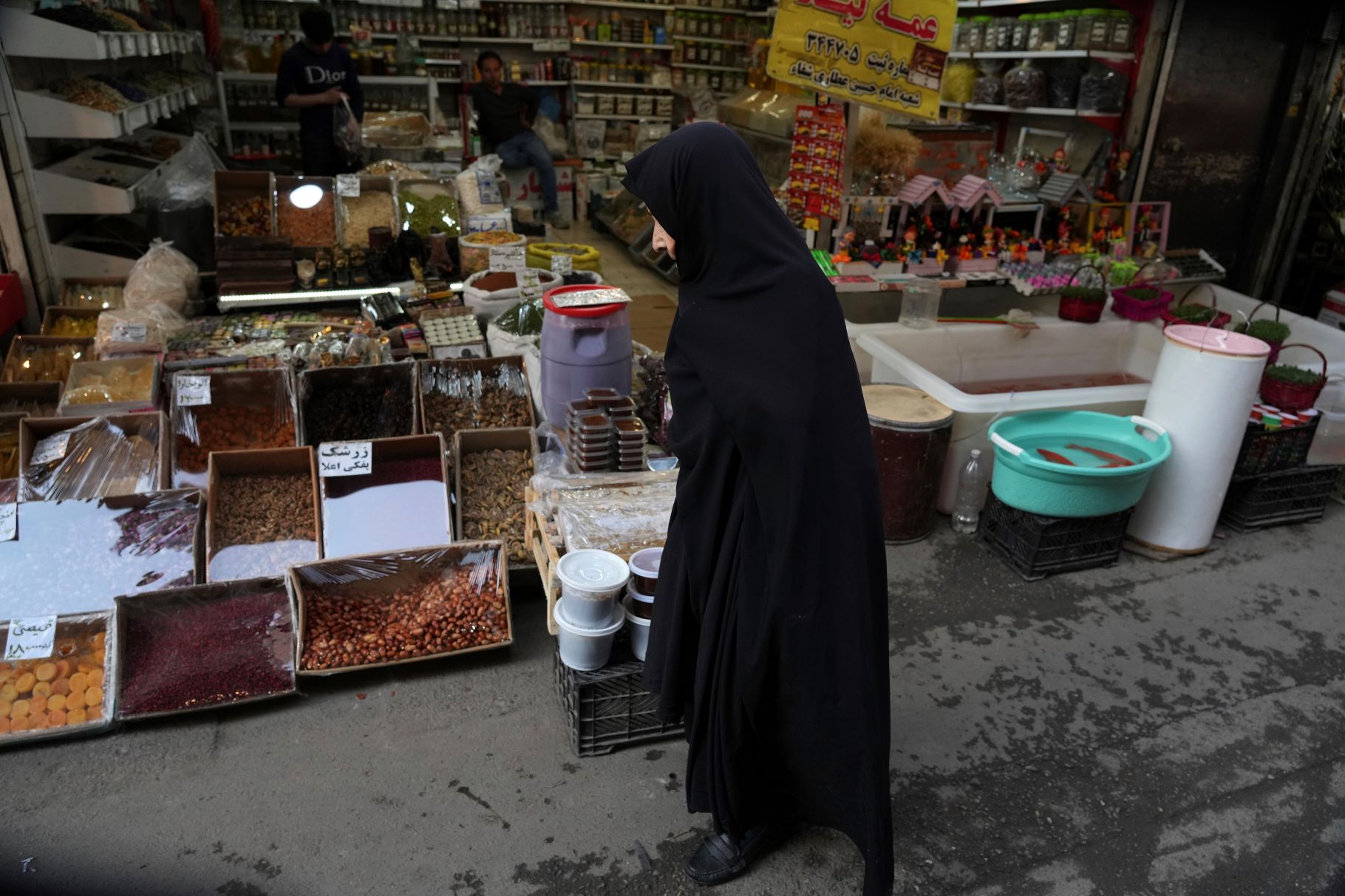 Iran vil bruke overvåknings&shy;kameraer for å se at kvinner bruker hijab&nbsp;<span>(+)</span>