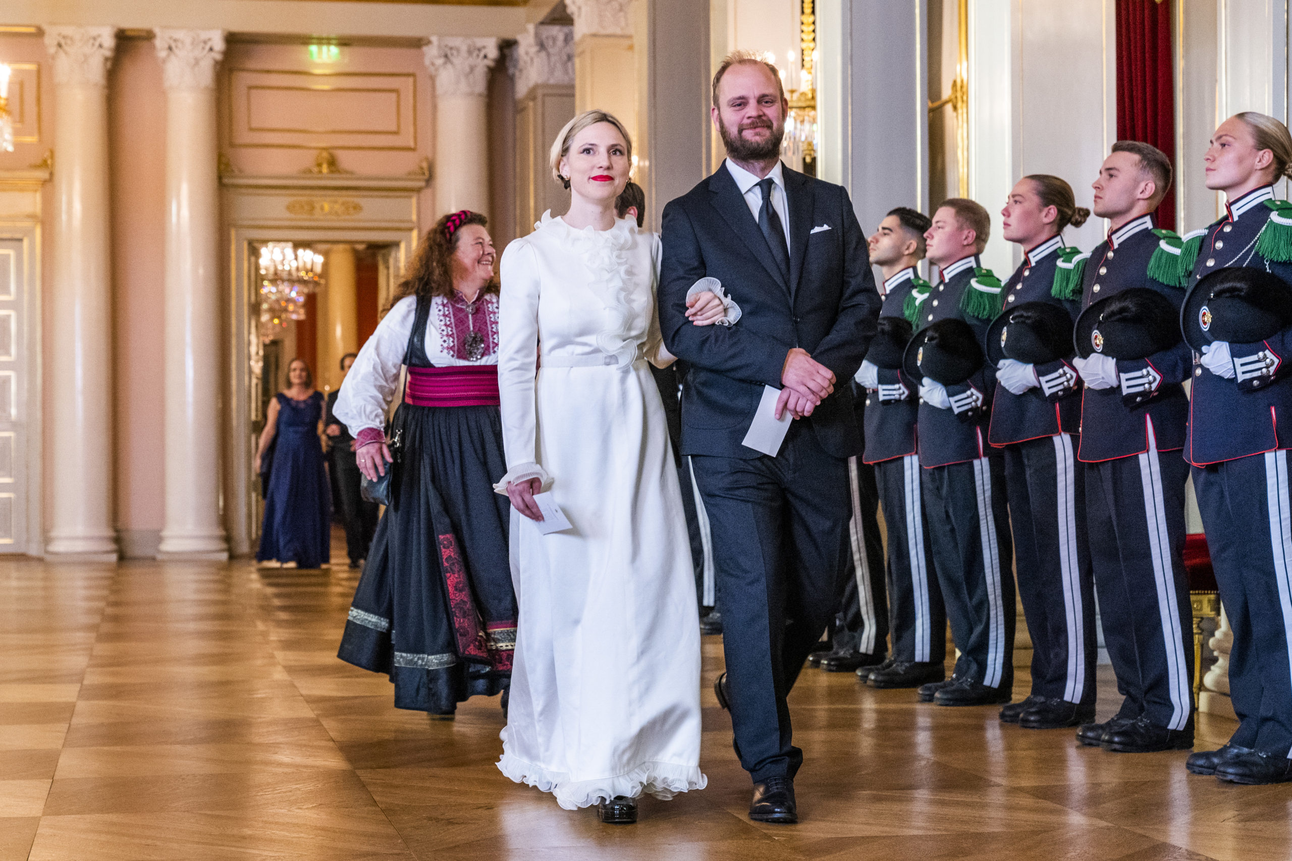 Radikalt politikerpar skal skrive bok om rike, norske utflyttere til Sveits&nbsp;<span>(+)</span>