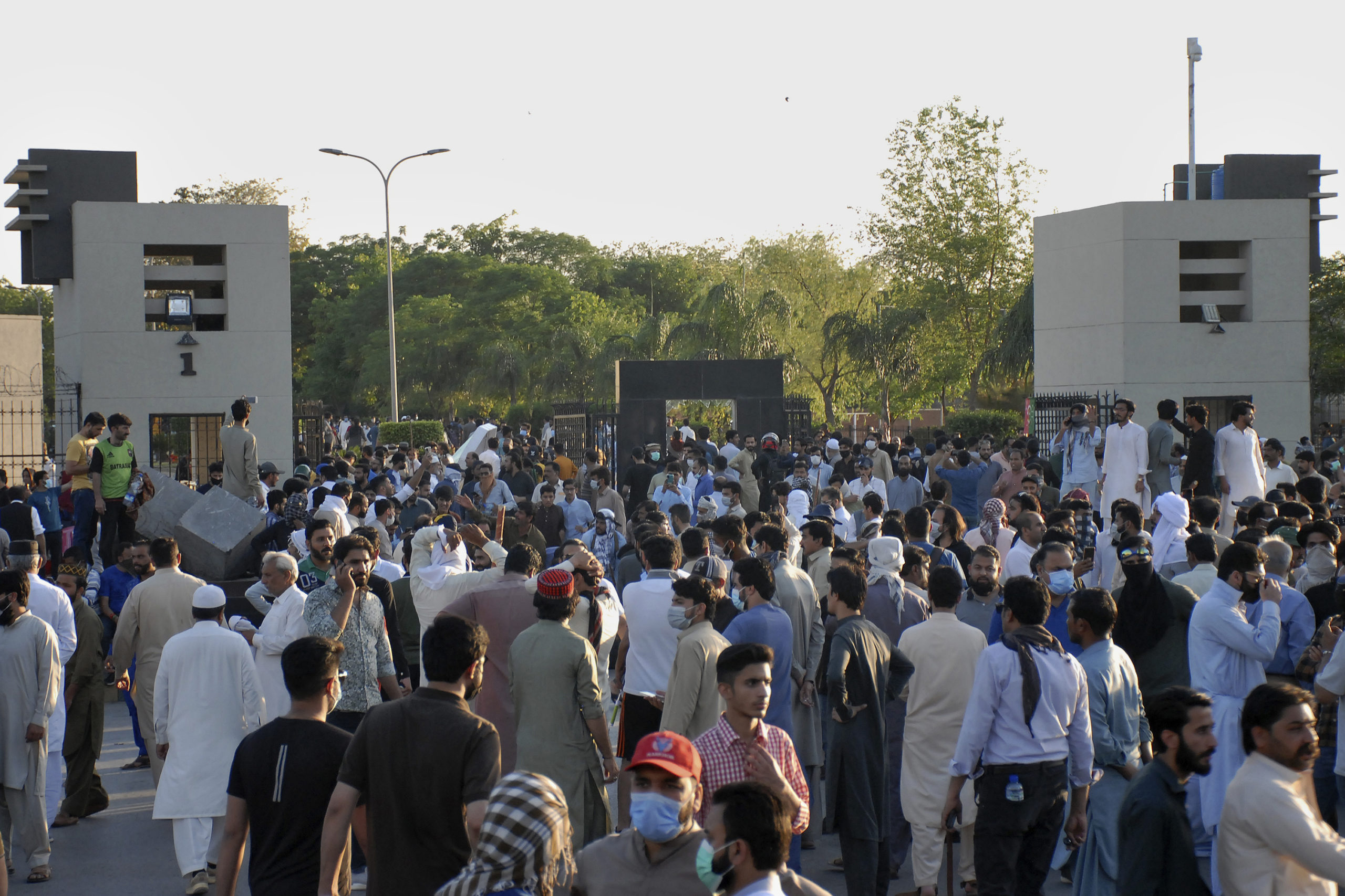 Kraftige protester i Pakistan – internett og sosiale medier stenges i store byer&nbsp;<span>(+)</span>