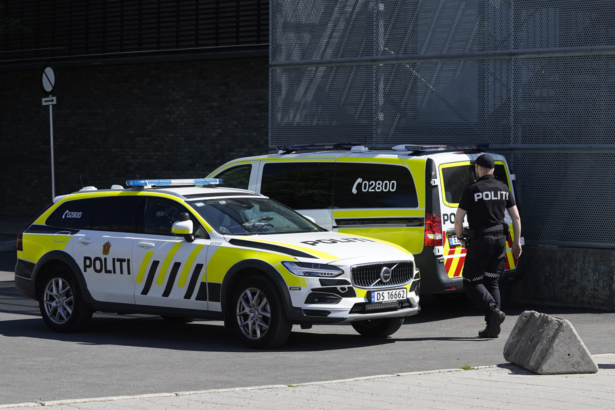Mulig knivangrep på Hellerud skole i Oslo, mann pågrepet&nbsp;<span>(+)</span>