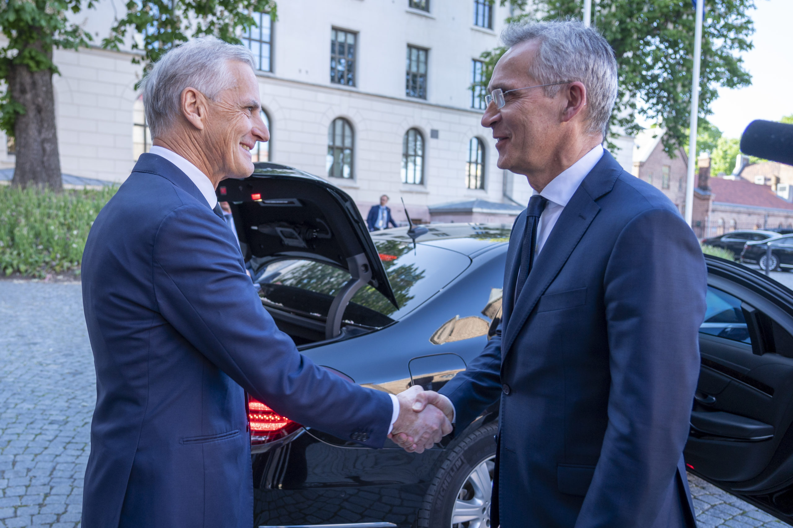 Stoltenberg gir Ukraina frie hender&nbsp;<span>(+)</span>