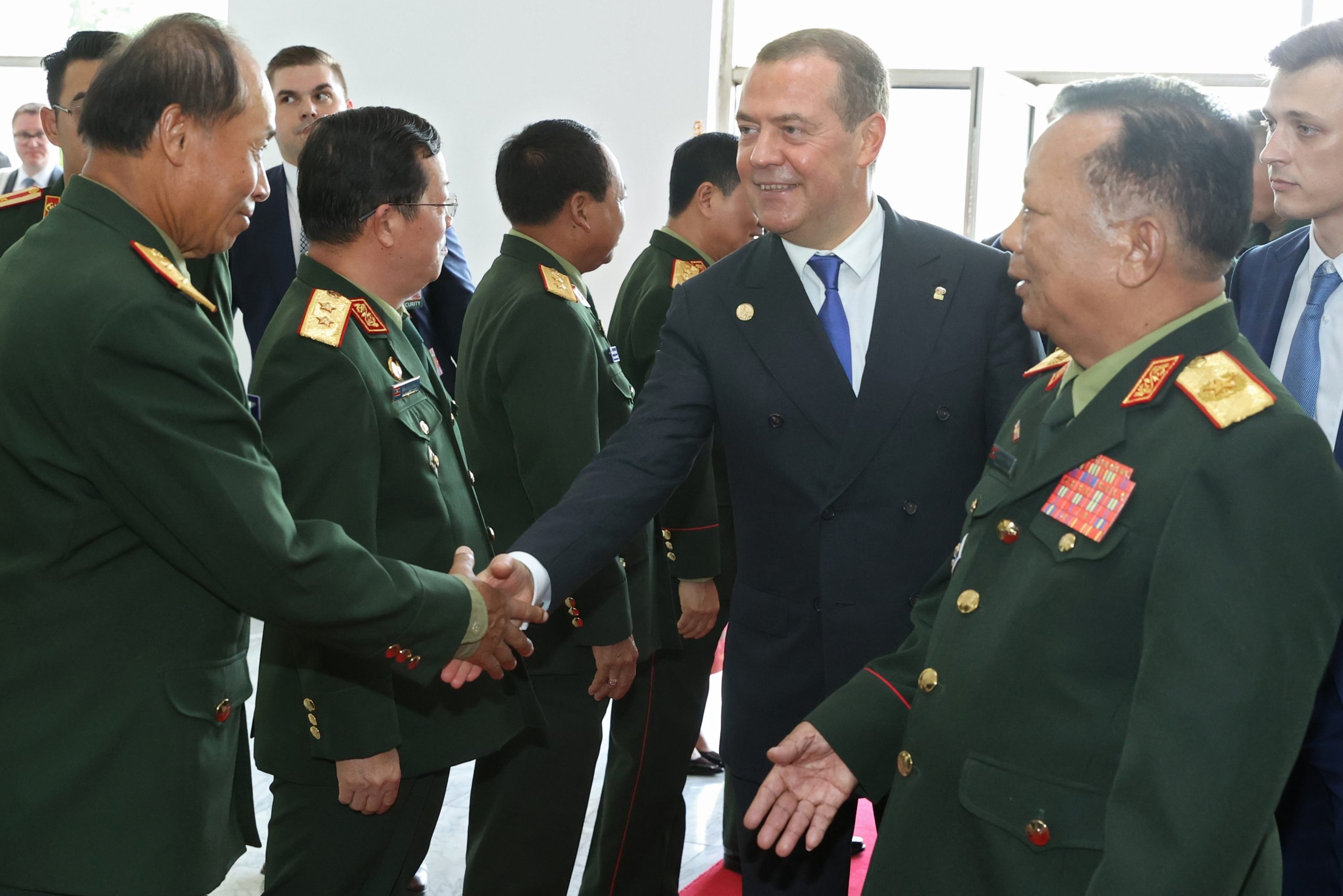 Medvedev: Vestlige våpen øker risikoen for atomapokalypse&nbsp;<span>(+)</span>