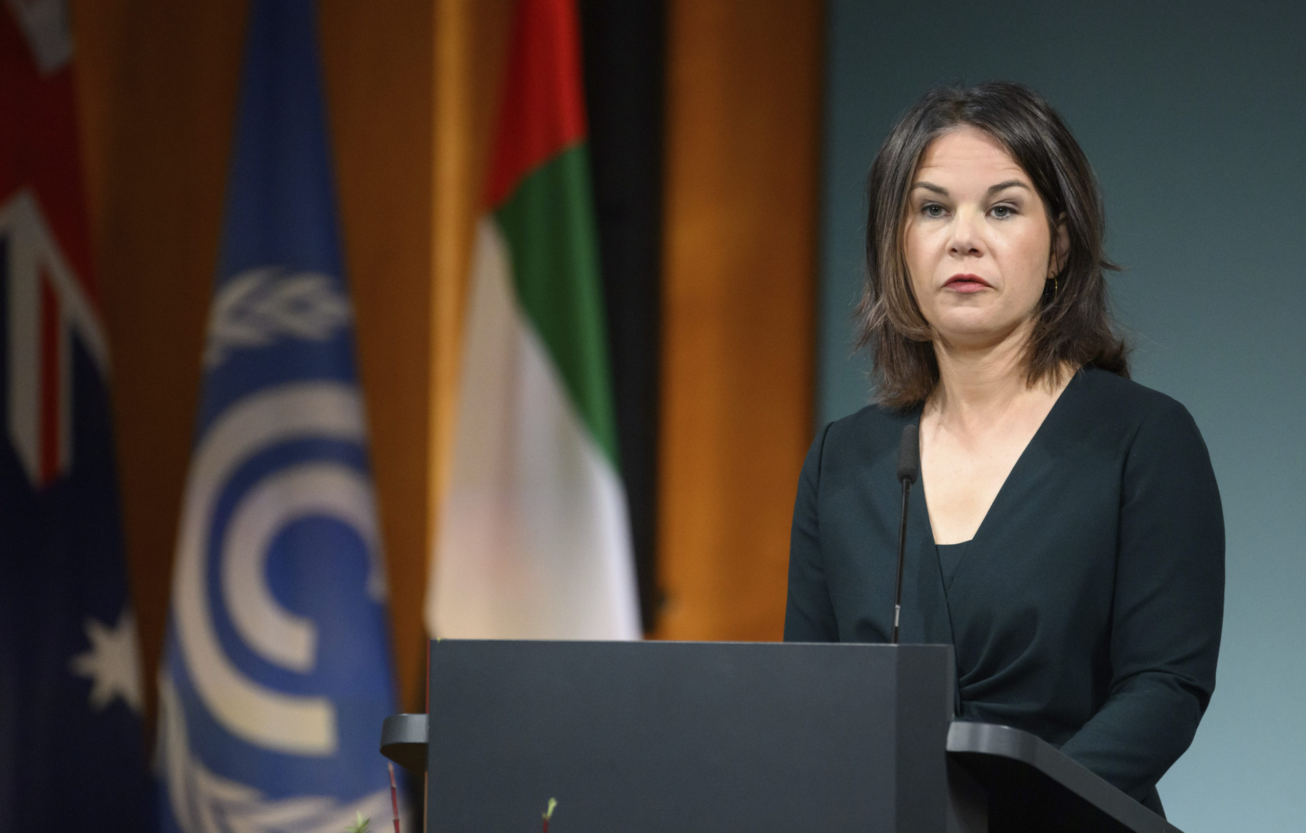 Tysklands utenriksminister: – Vår ambisjon for COP i Dubai må være å varsle slutten på den fossile energiens tidsalder&nbsp;<span>(+)</span>