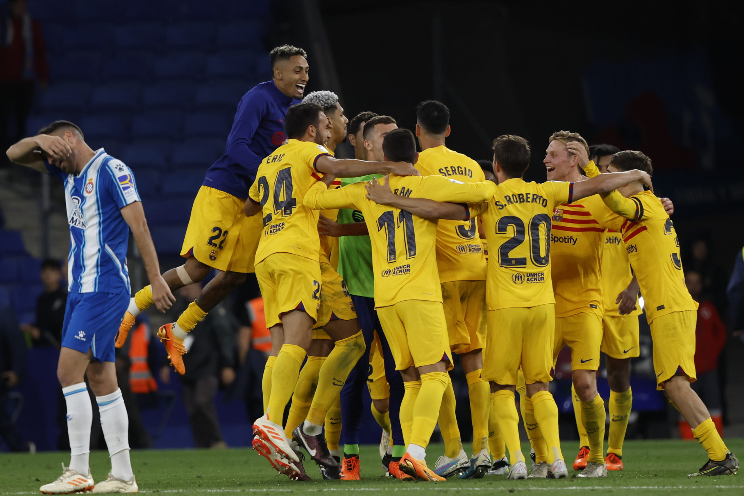Barcelona seriemester etter utklassingsseier i byderbyet – måtte rømme banen&nbsp;<span>(+)</span>
