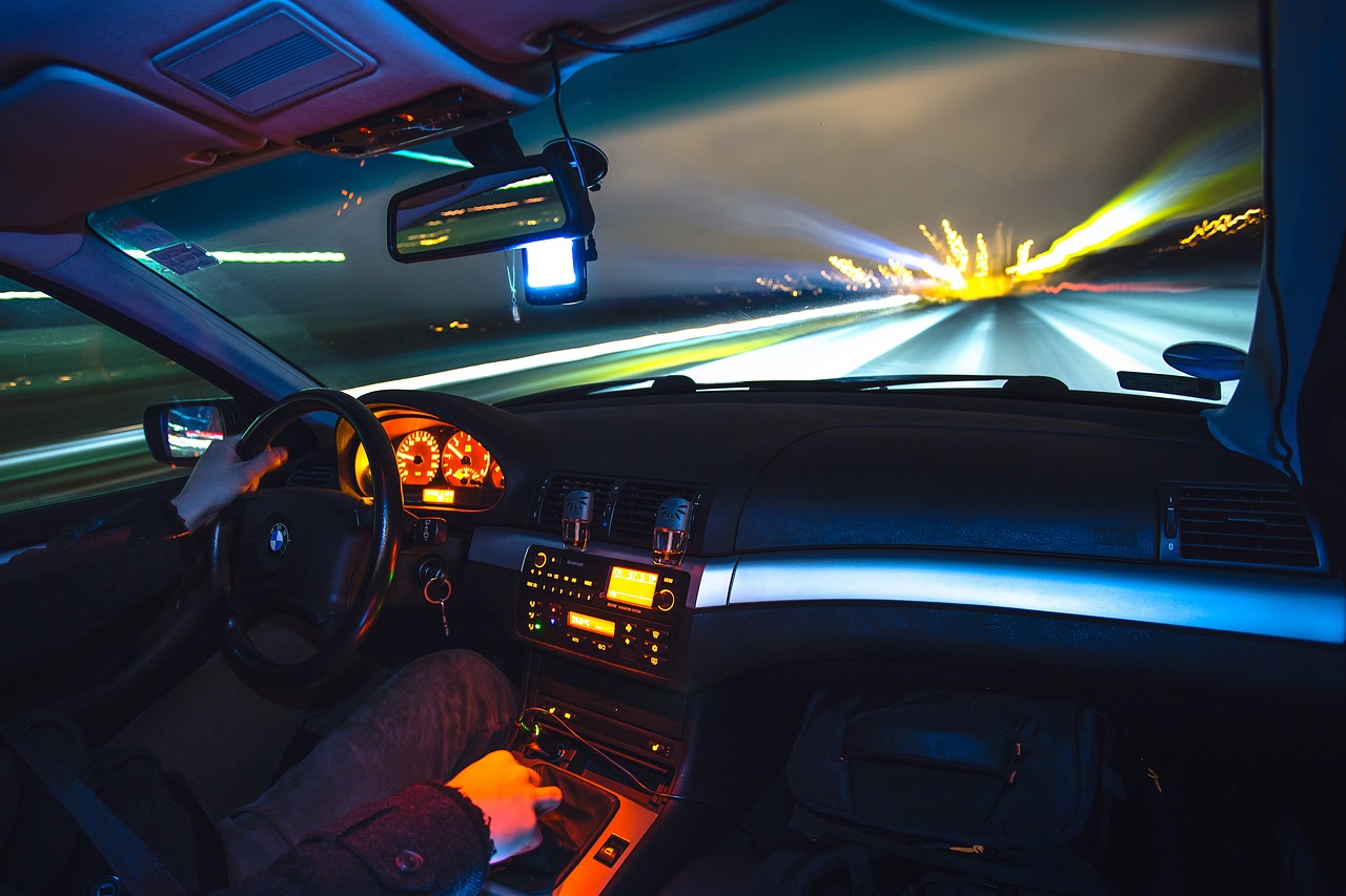 Politiet: Gatebilmiljø sperret E18 for å kappkjøre – bil målt til 205 km/t&nbsp;<span>(+)</span>