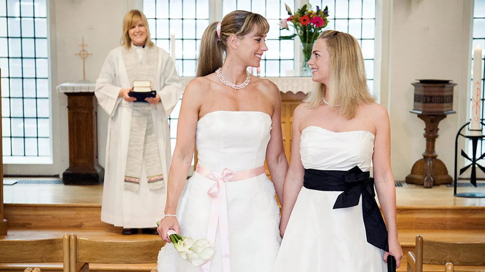 Heterofile ektepar bruker kjønnsnøytral tekst i bryllupet&nbsp;<span>(+)</span>