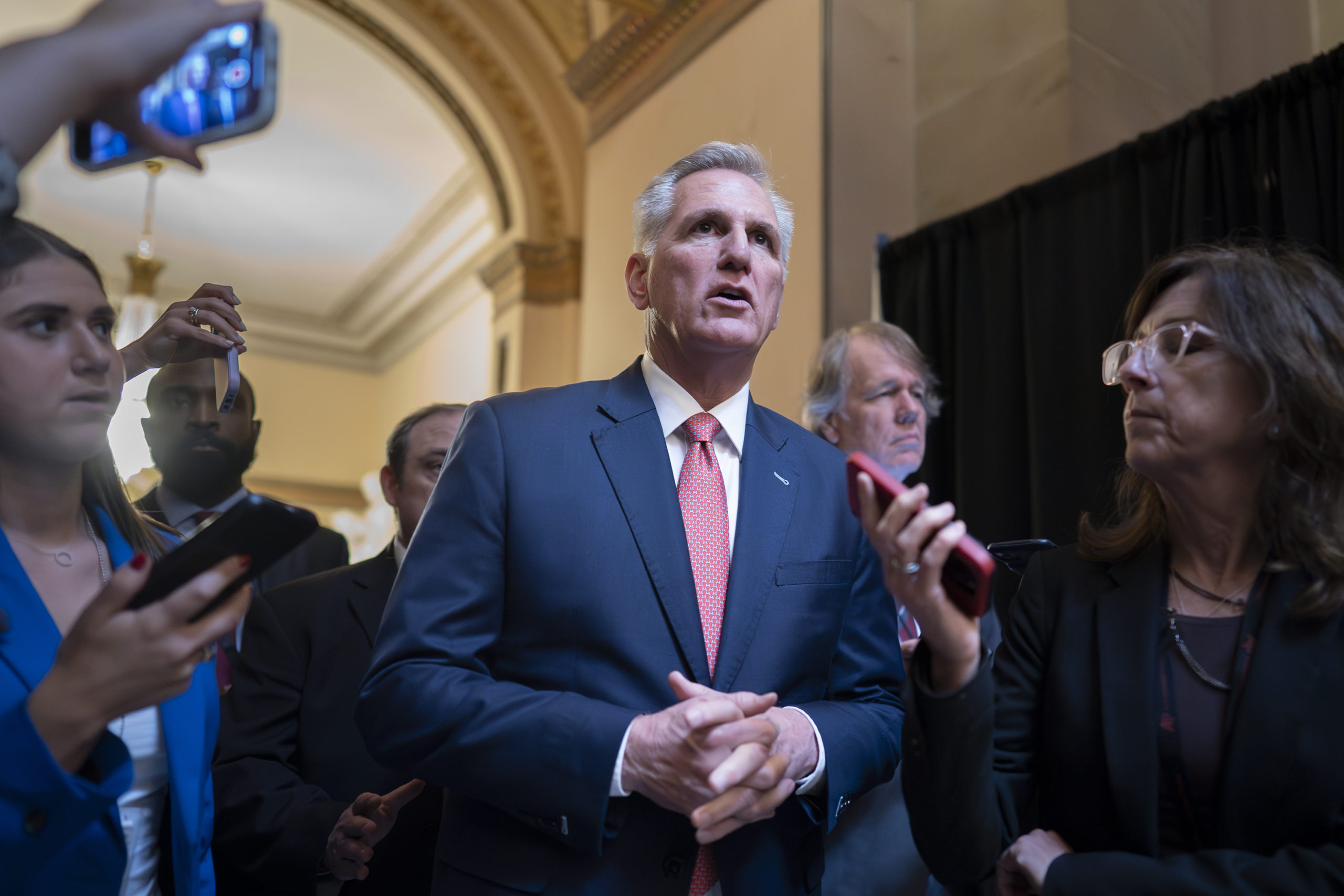 Speaker Kevin McCarthy støtter forsøk på å stanse riksrettssakene mot Donald Trump&nbsp;<span>(+)</span>
