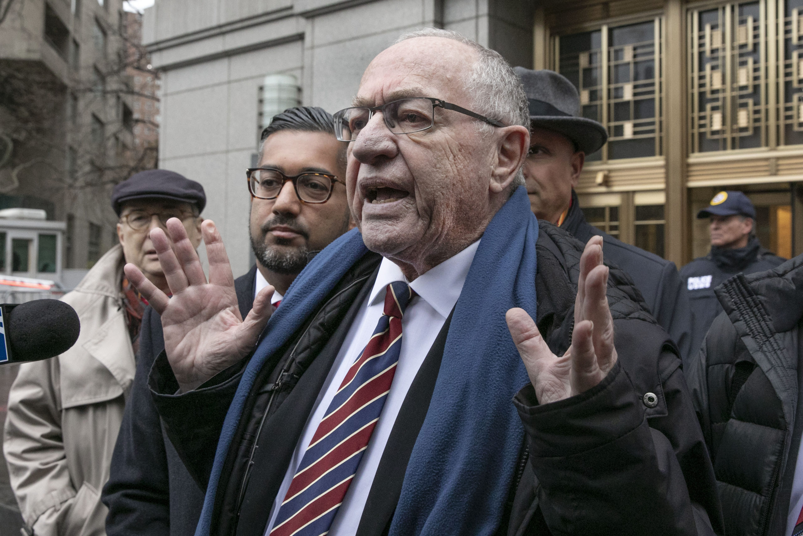 Alan Dershowitz forklarer hvorfor Donald Trump ikke kan få en toppadvokat&nbsp;<span>(+)</span>