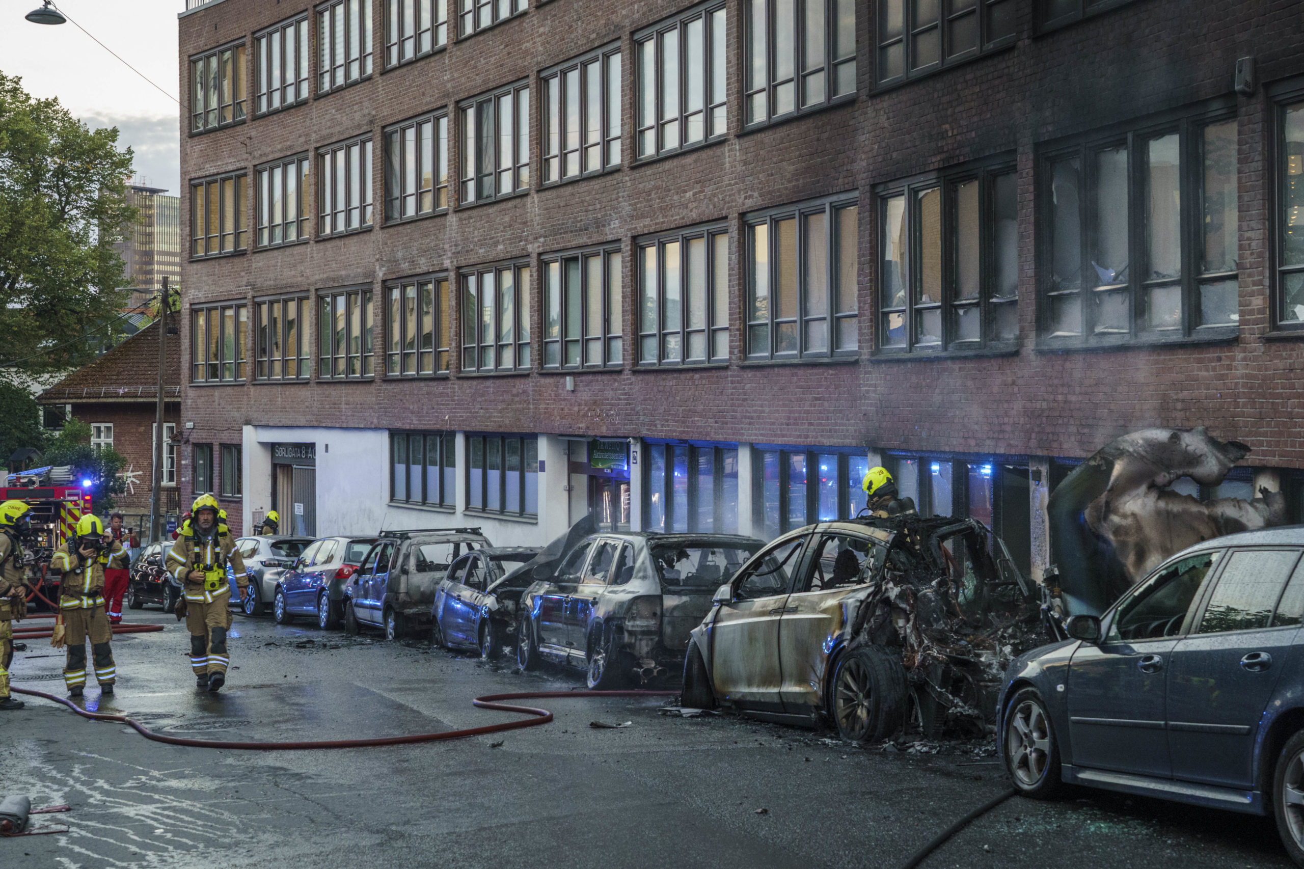 To menn i 20-årene tiltalt etter bilbrannene på Tøyen&nbsp;<span>(+)</span>