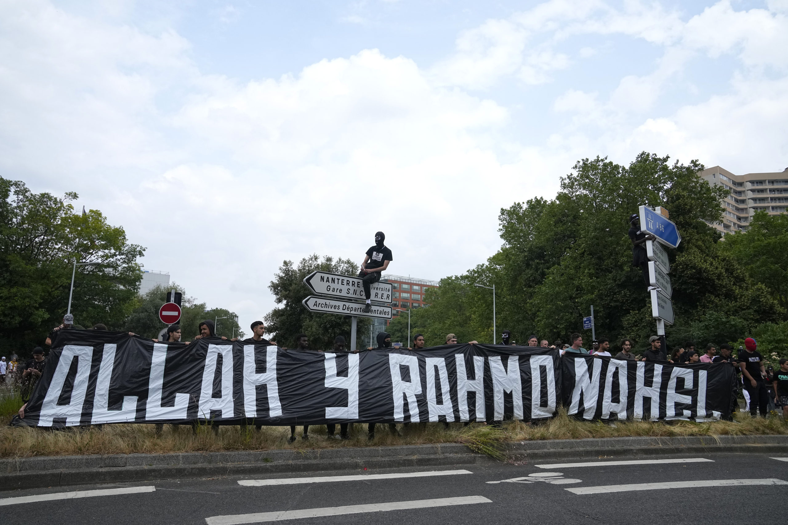 Frankrikes George Floyd-øyeblikk - protestene har spredt seg til Belgia&nbsp;<span>(+)</span>
