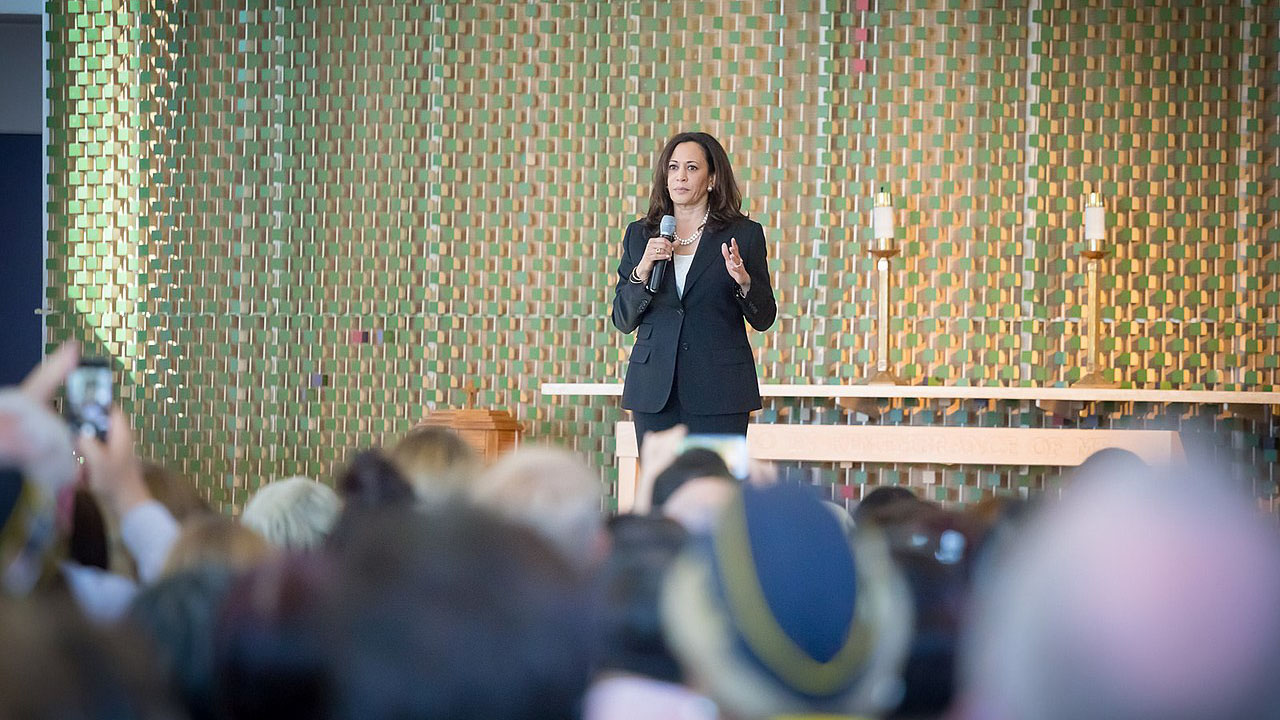 Kamala Harris: – Vi investerer i ren energi, elektriske kjøretøy og reduserer befolkningen…&nbsp;<span>(+)</span>