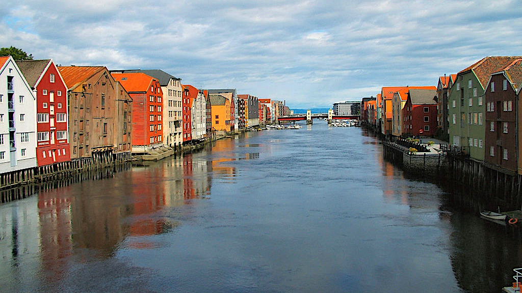 Langs Trondheims historiske brygge­rekke kommer en stormoské&nbsp;<span>(+)</span>