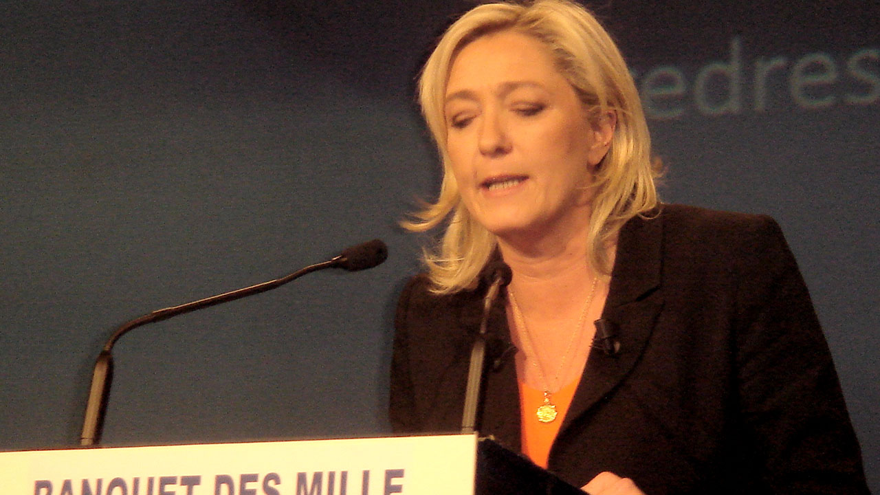 Marine Le Pen krever full asylstopp: – Vi advarte om dette&nbsp;<span>(+)</span>