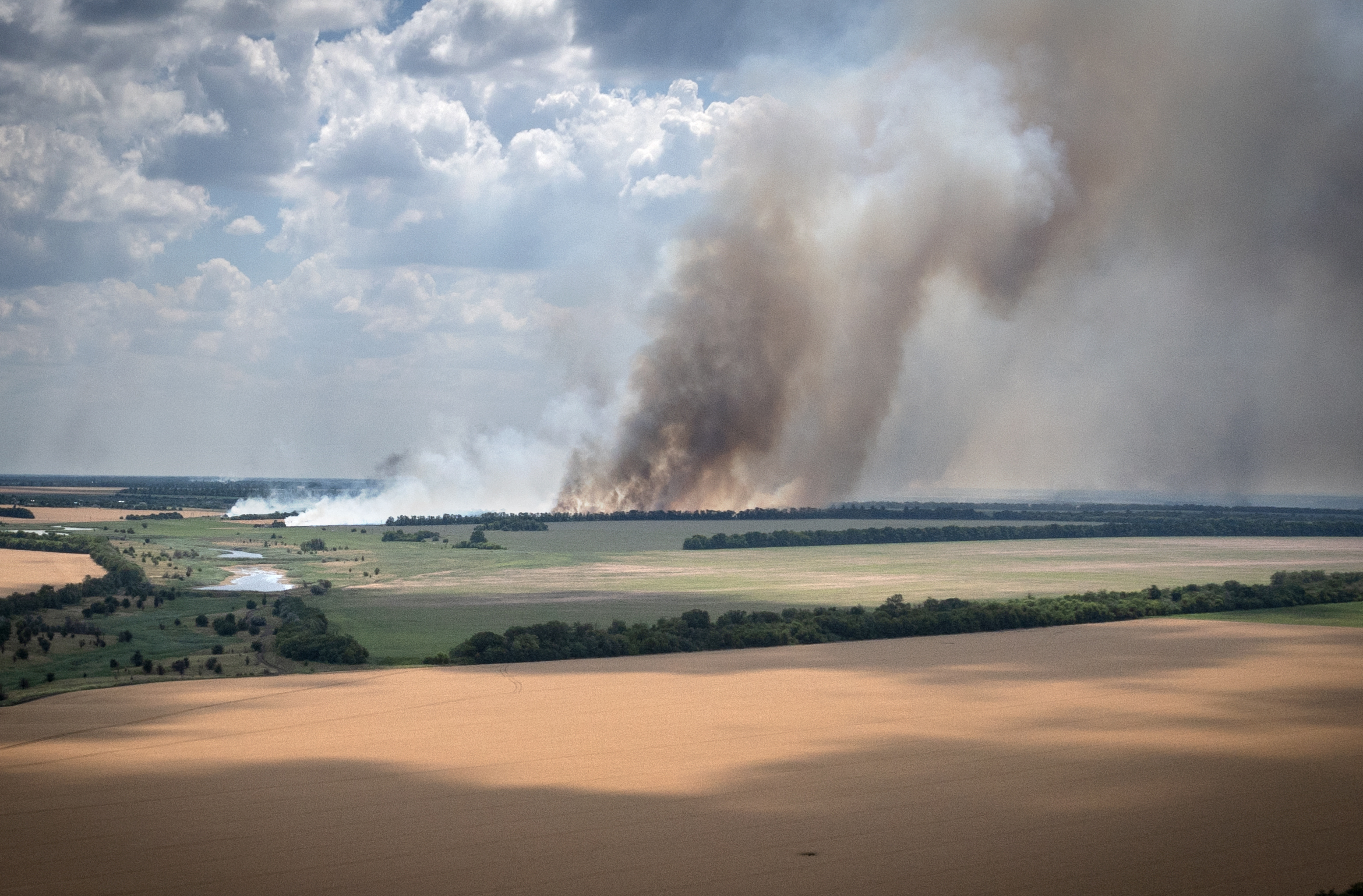 Mens Ukrainas bønder stuper i skyttergravene, stjeler oligarkene og vestlige landbrukskonsern markene deres ved hjelp av EU og vestlig kapital&nbsp;<span>(+)</span>