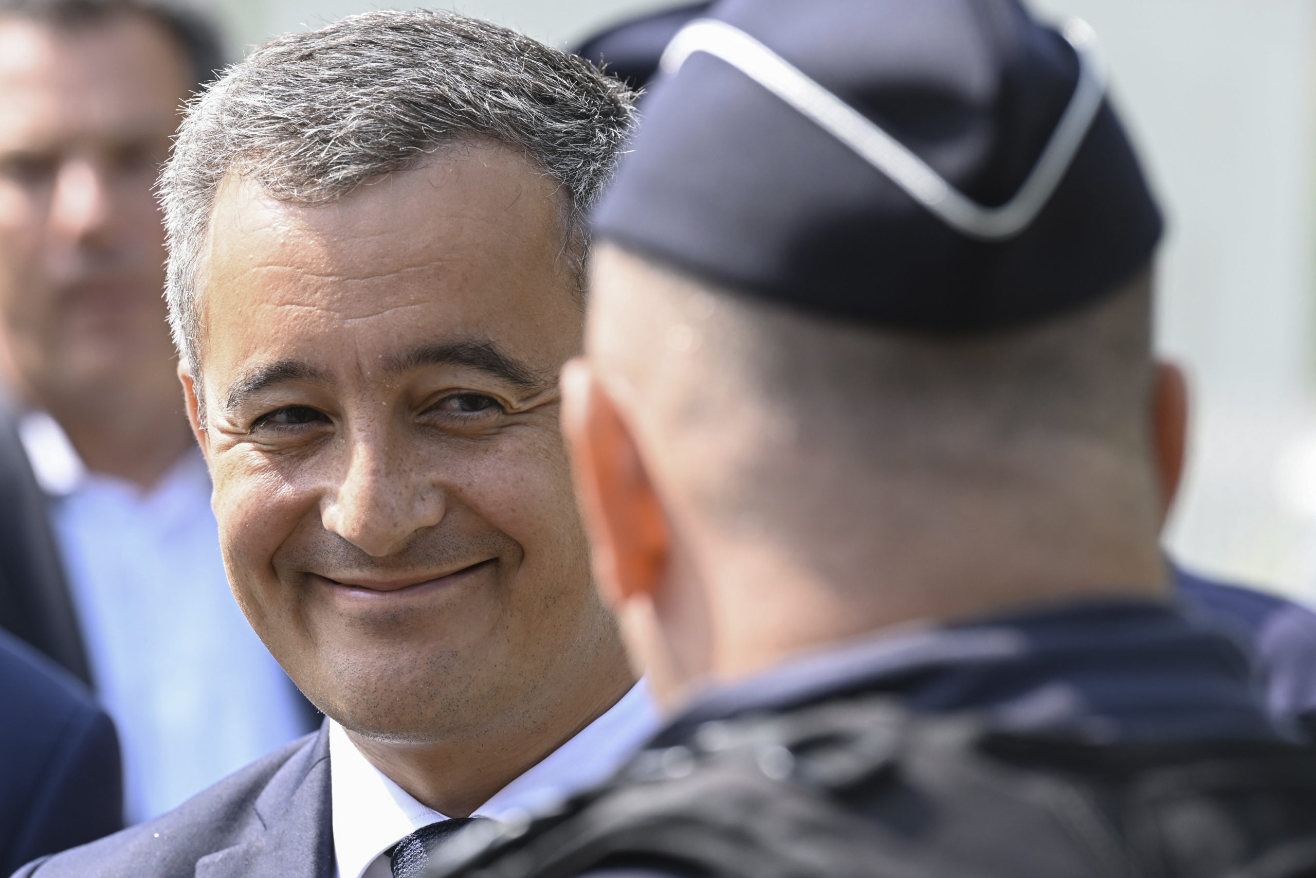 Frankrikes innenriks&shy;minister forsøker å roe misnøyen i politiet&nbsp;<span>(+)</span>