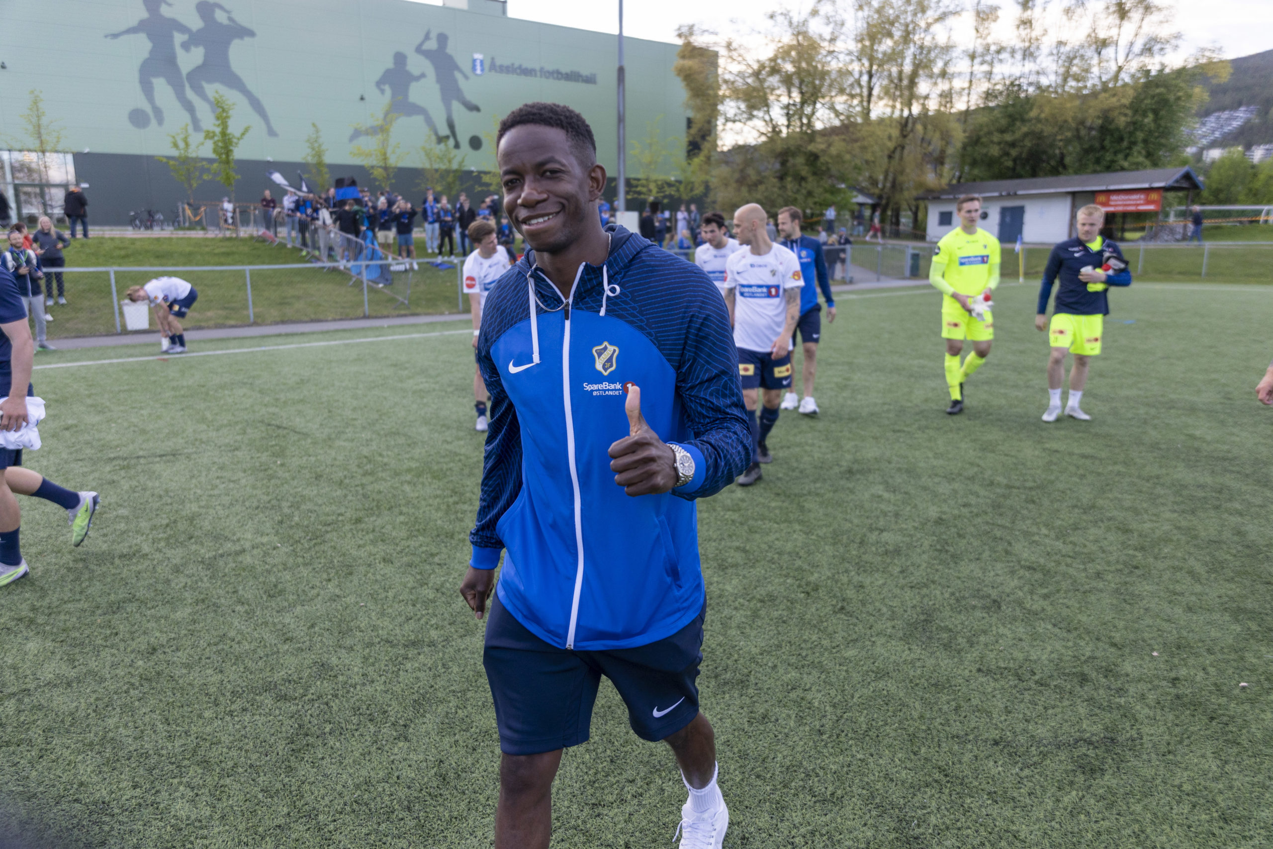 Norsk-kongolesisk fotballspiller tar oppgjør med rasistisk hets&nbsp;<span>(+)</span>