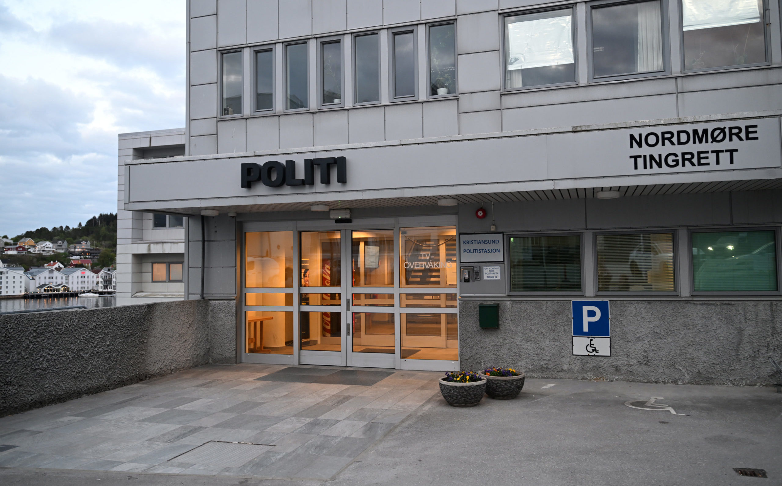 Fem siktet for voldtekt mot jente (13) – asylsøker fengslet&nbsp;<span>(+)</span>