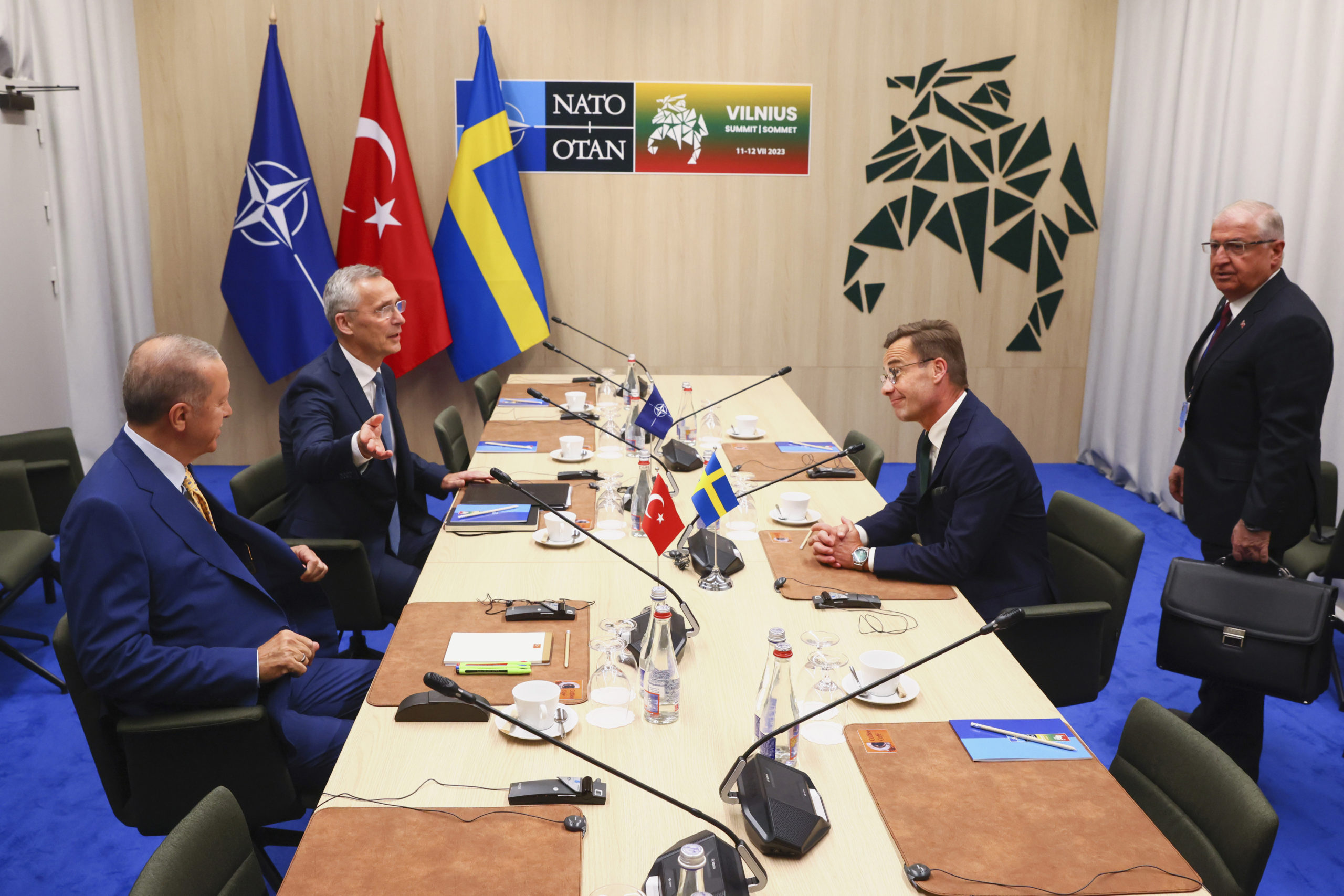 Svensker om Erdoğans krav: «Vi vil heller stå utenfor NATO enn å slippe ham inn i EU!»&nbsp;<span>(+)</span>
