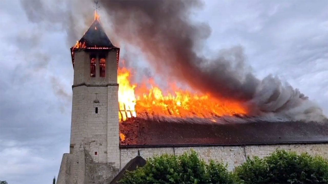 Nok en historisk kirke brant ned i Frankrike&nbsp;<span>(+)</span>