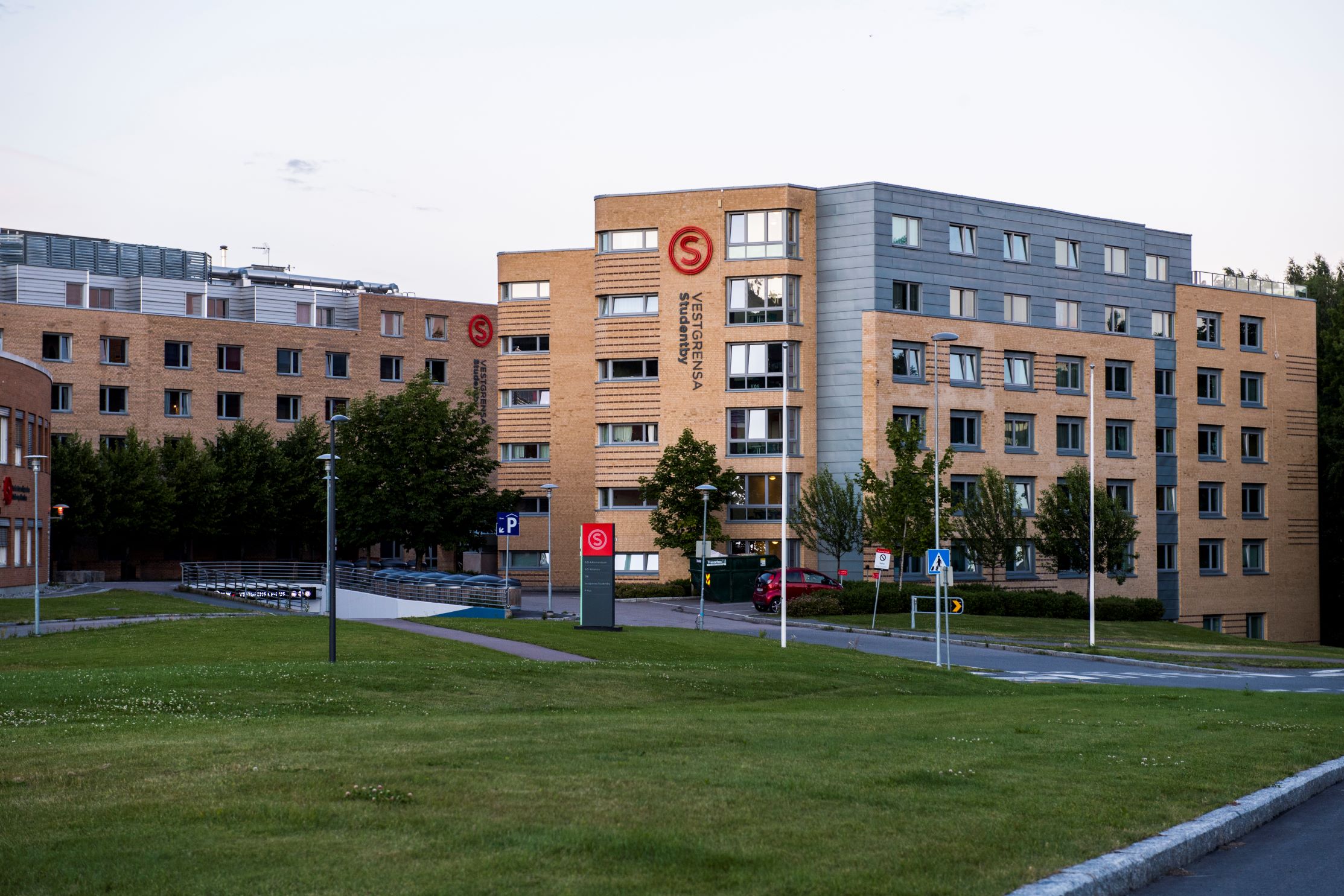 Tøffere marked enn på lenge: Tusenvis i boligkø en måned før studiestart&nbsp;<span>(+)</span>