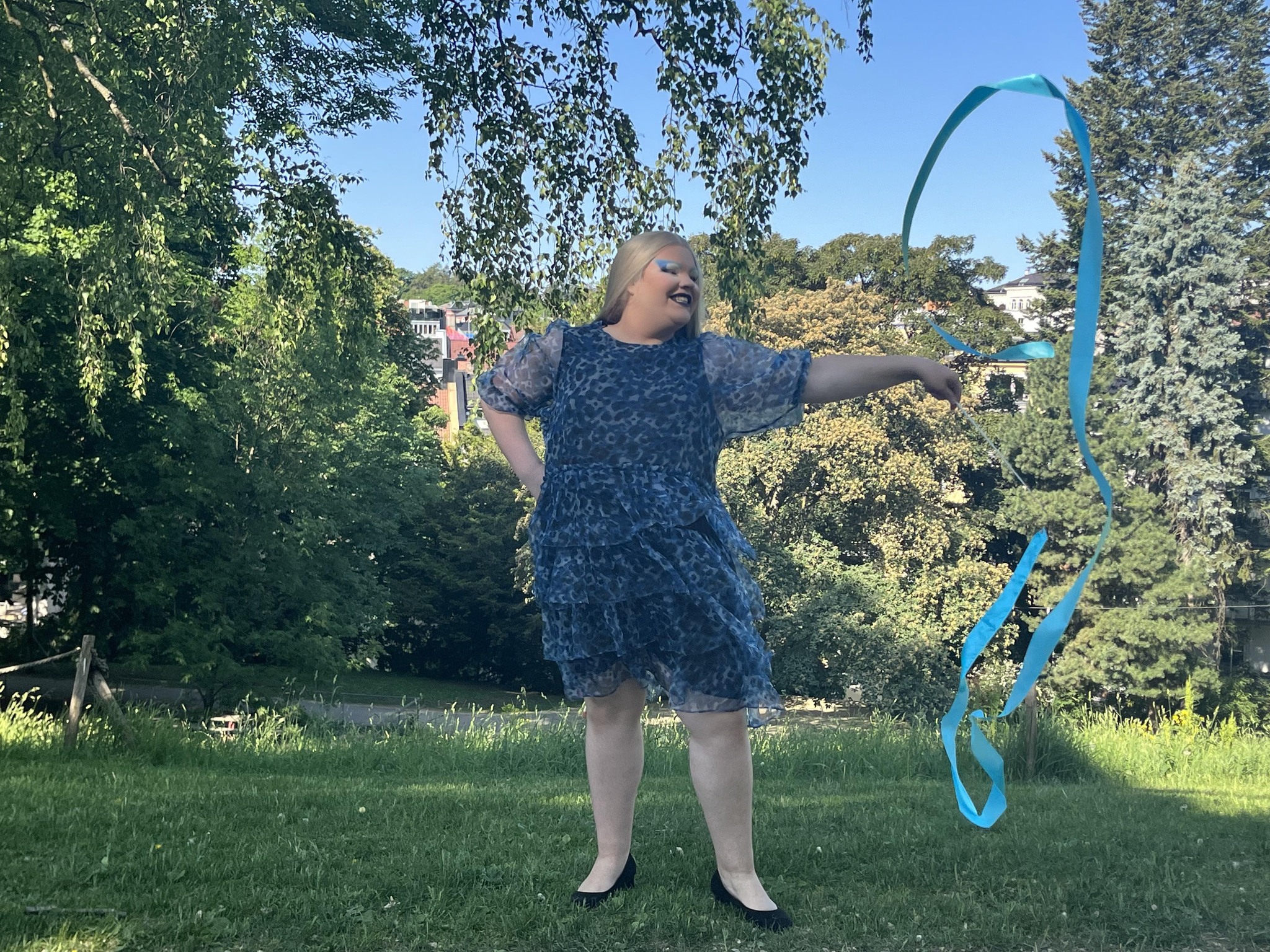 Å si at det finnes kun to kjønn er en dødelig trussel, mener dragartist&nbsp;<span>(+)</span>
