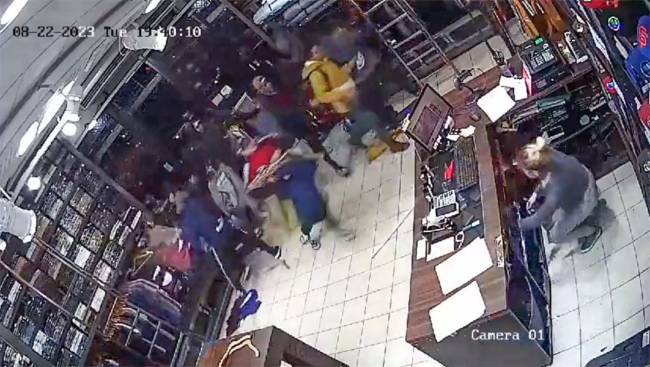 Argentina: Folket plyndrer super&shy;markedene. Myndig&shy;hetene benekter virkeligheten&nbsp;<span>(+)</span>