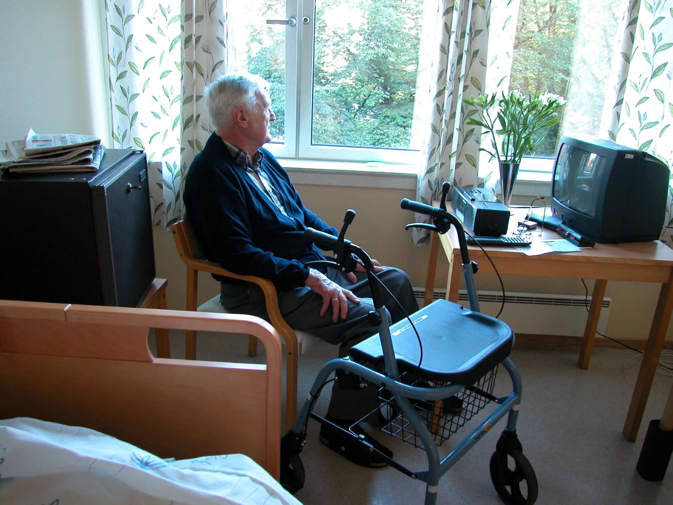 85-åring på sykehjem trekkes for retten for «din svarting»