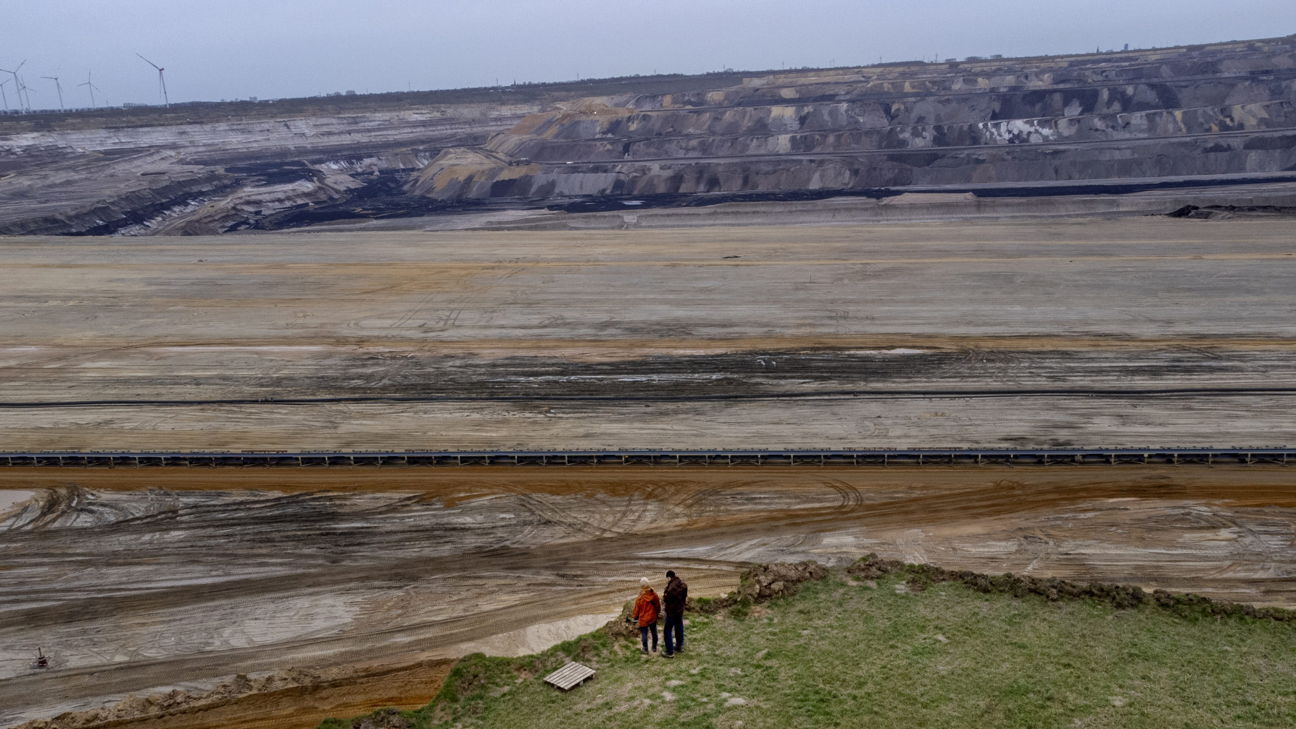 Tysk energi­gigant demonterer vind­møller for å grave etter kull&nbsp;<span>(+)</span>