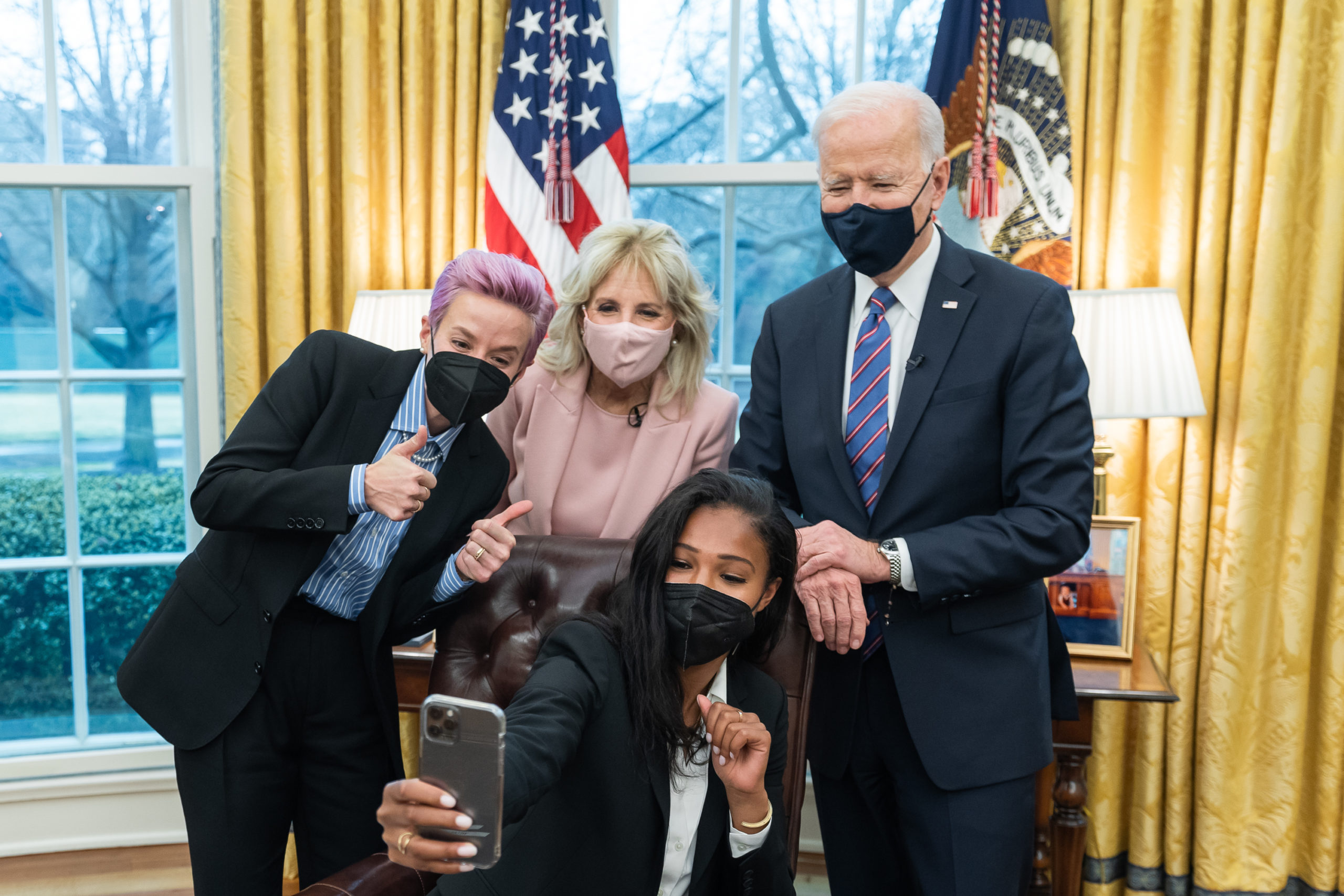 Biden hyller kvinnelandslaget, mens Trump sier at nederlaget er et symbol på at USA går til helvete&nbsp;<span>(+)</span>