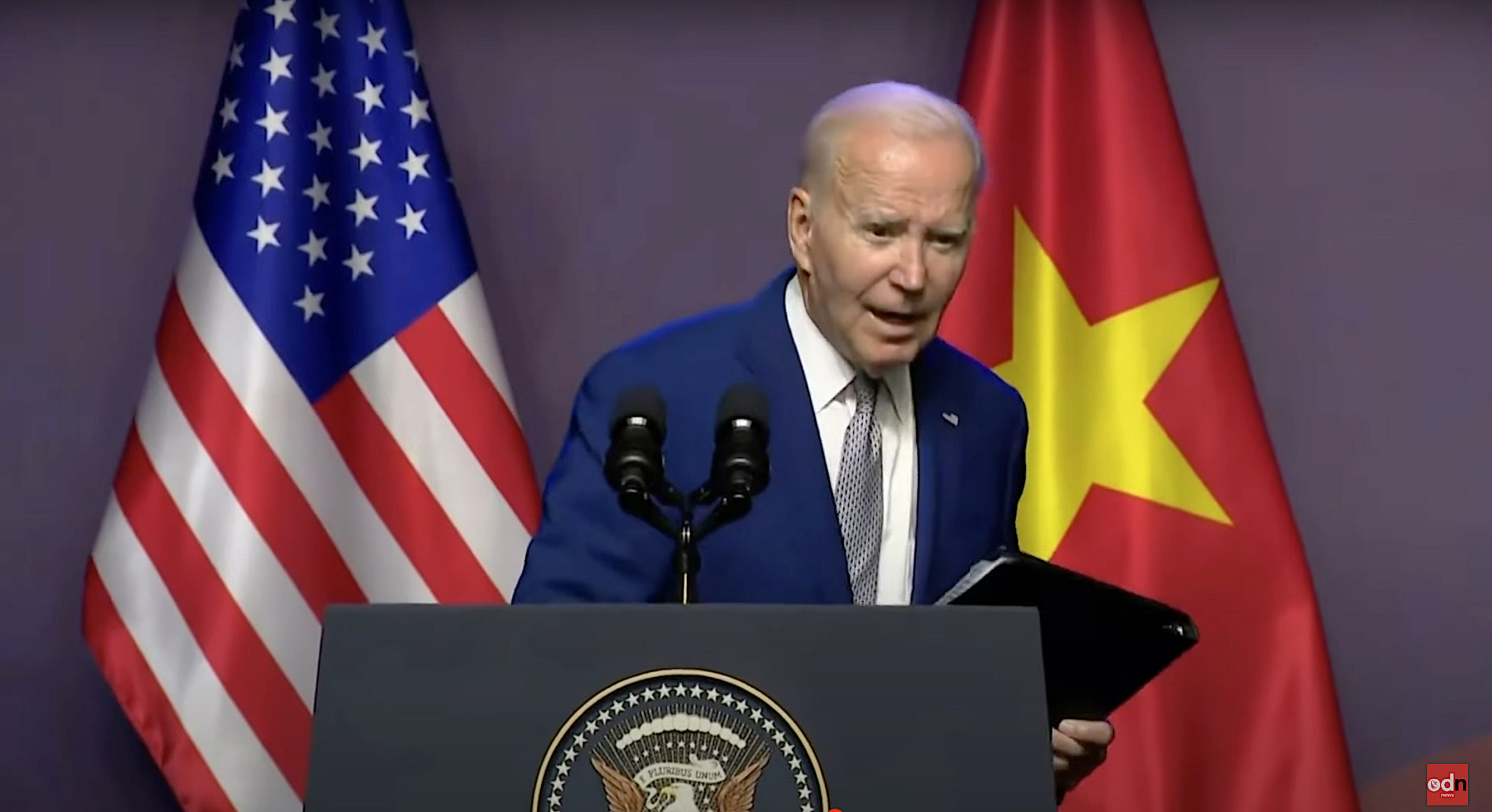 Det hvite hus' presse­talskvinne avbrøt en bablende Joe Biden&nbsp;<span>(+)</span>