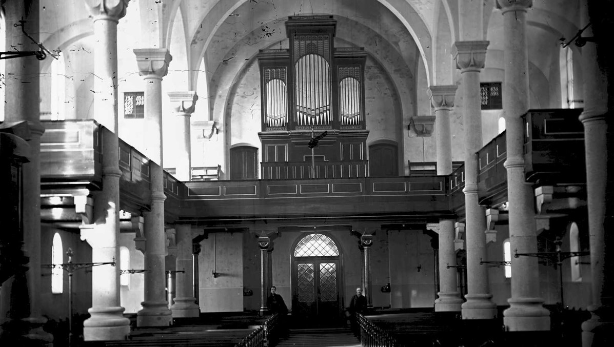 Interiør fra Grønland kirke i Christiania (ikke tidligere enn 1869).&nbsp;<span>(+)</span>