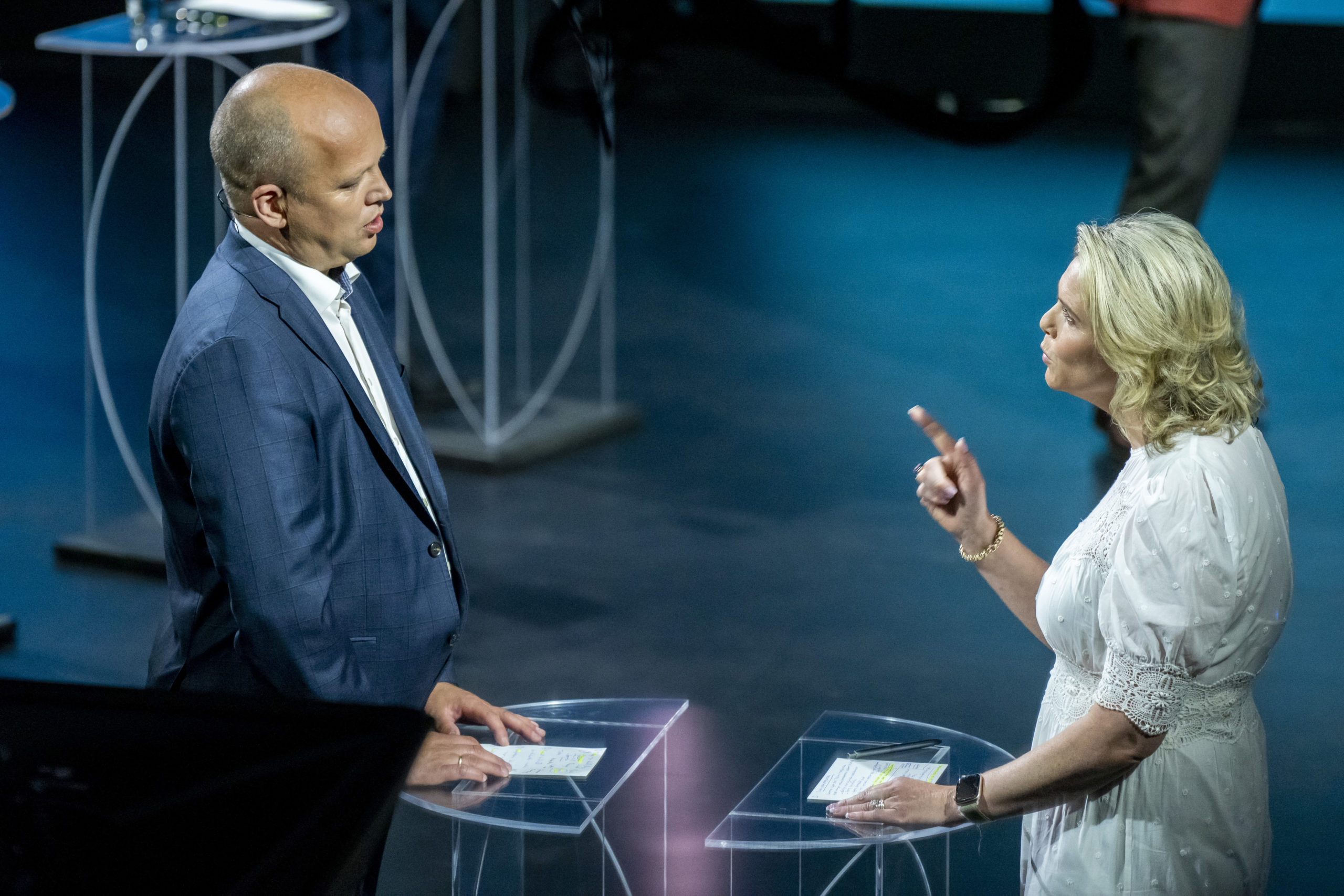 Sp strekker ut hånda til FrP og ber dem om å lytte til folket
