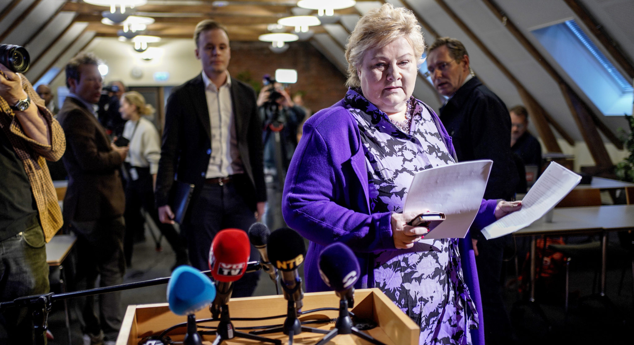 Erna gjør det situasjonen krever. Viser brutal handlekraft, selv om det gjør mannen  æreløs&nbsp;<span>(+)</span>