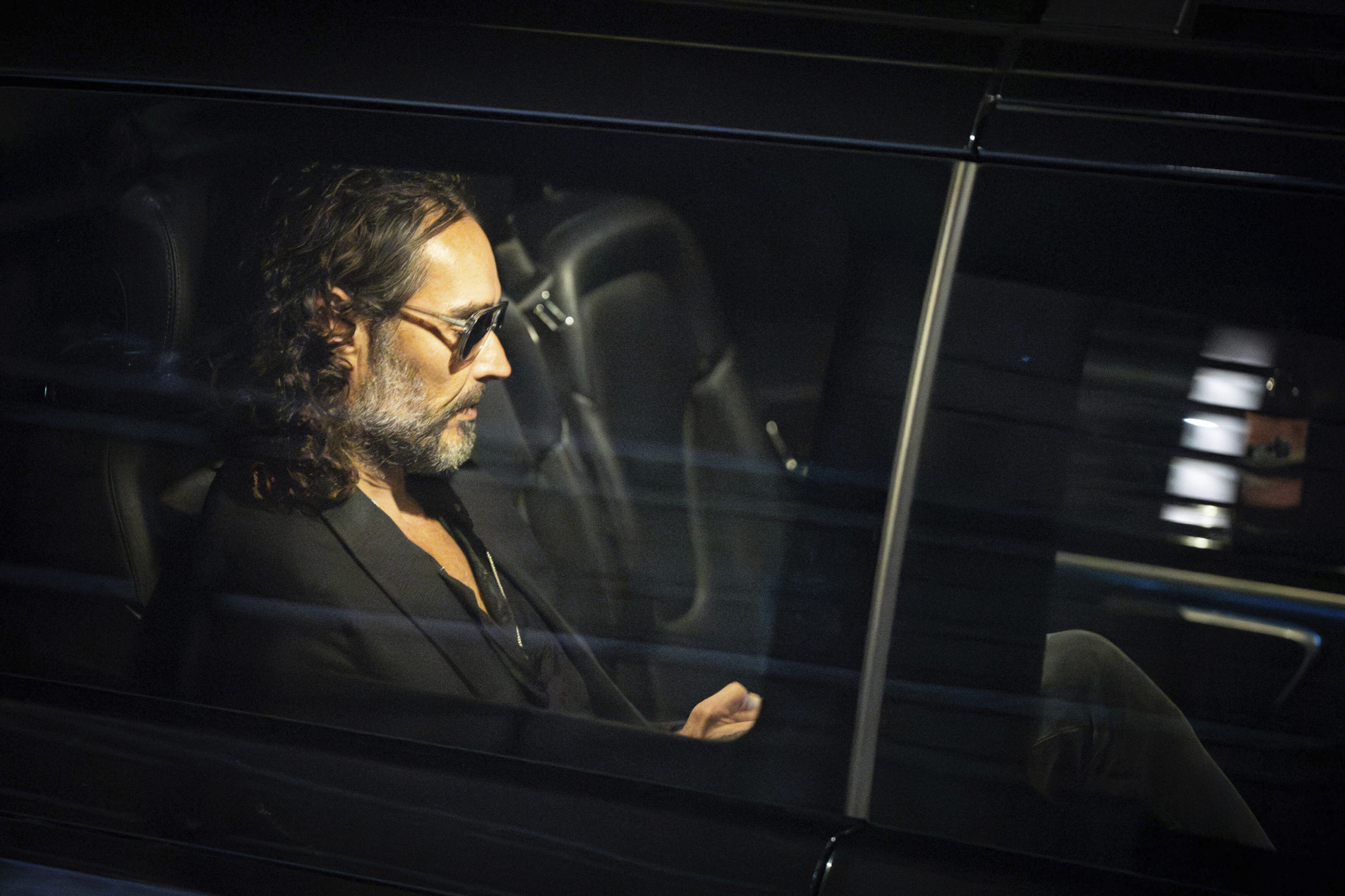 Russell Brand raser mot Jens Stoltenberg og Nato&nbsp;<span>(+)</span>