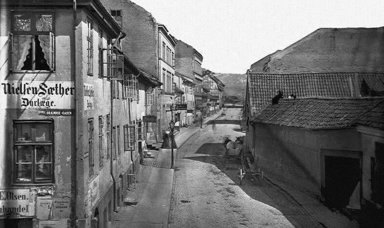 Møllergaden i Christiania, sett fra Stortorvet (ikke datert).&nbsp;<span>(+)</span>