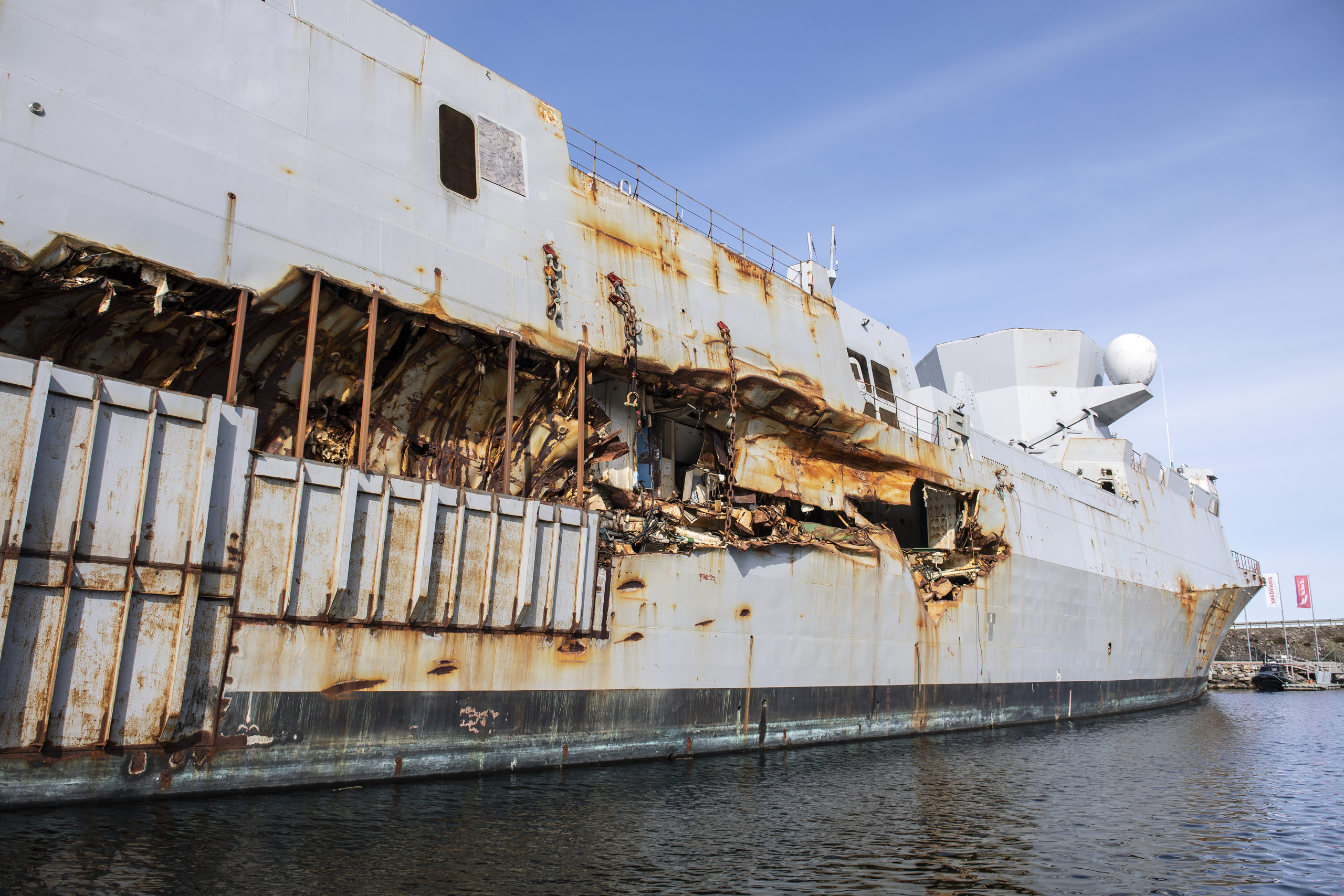 Vaktsjefen på KNM «Helge Ingstad» hevder han ble lurt av lyset&nbsp;<span>(+)</span>