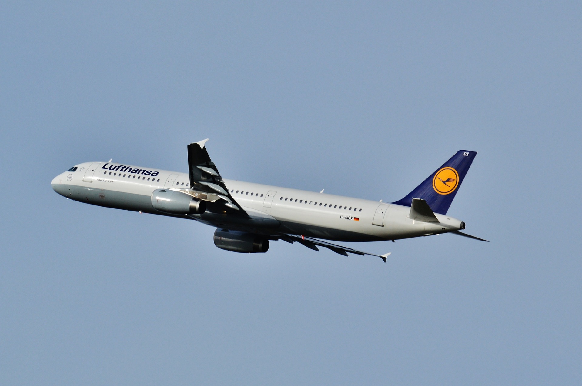 Store europeiske flyselskaper kansellerer flyvninger til Tel Aviv&nbsp;<span>(+)</span>