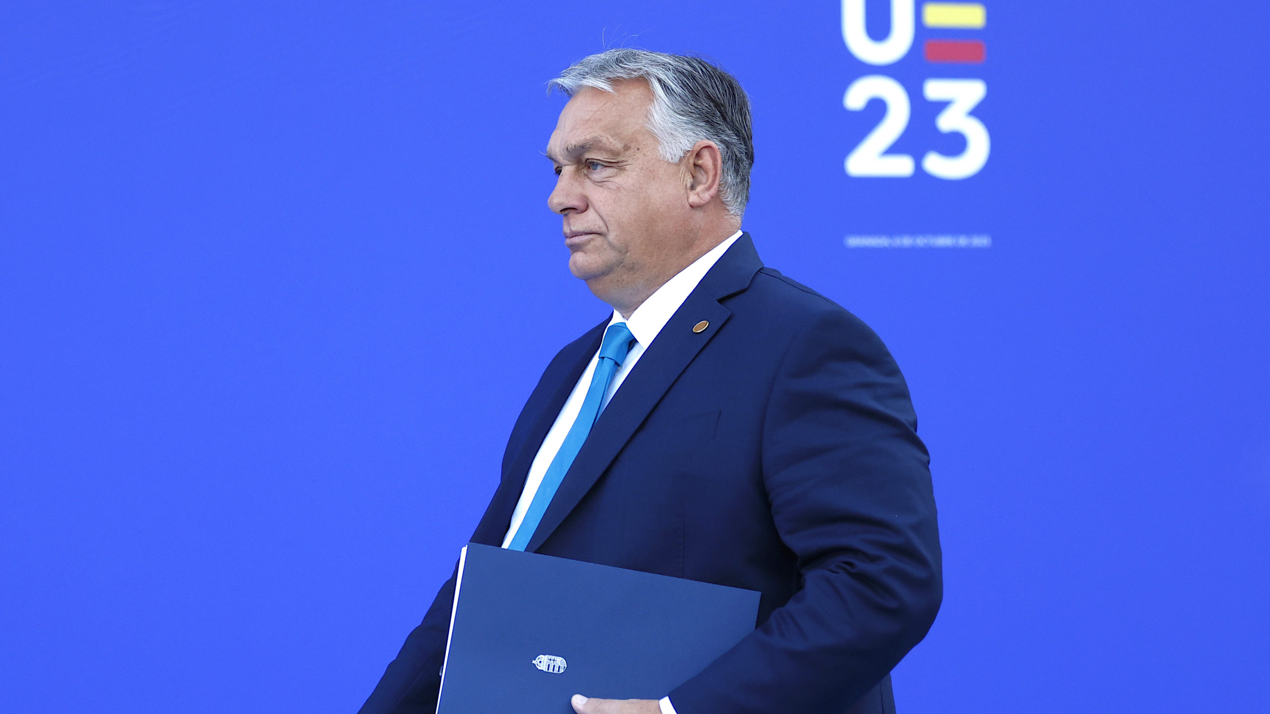 Orban omfavner Alijev&nbsp;<span>(+)</span>