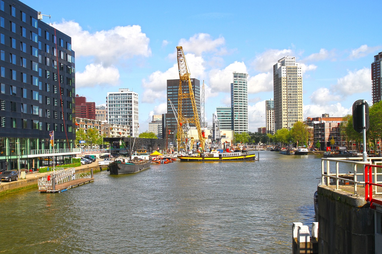 Rotterdam: 71 år gammel mann knivstukket og slått i hjel av rundt ti personer&nbsp;<span>(+)</span>