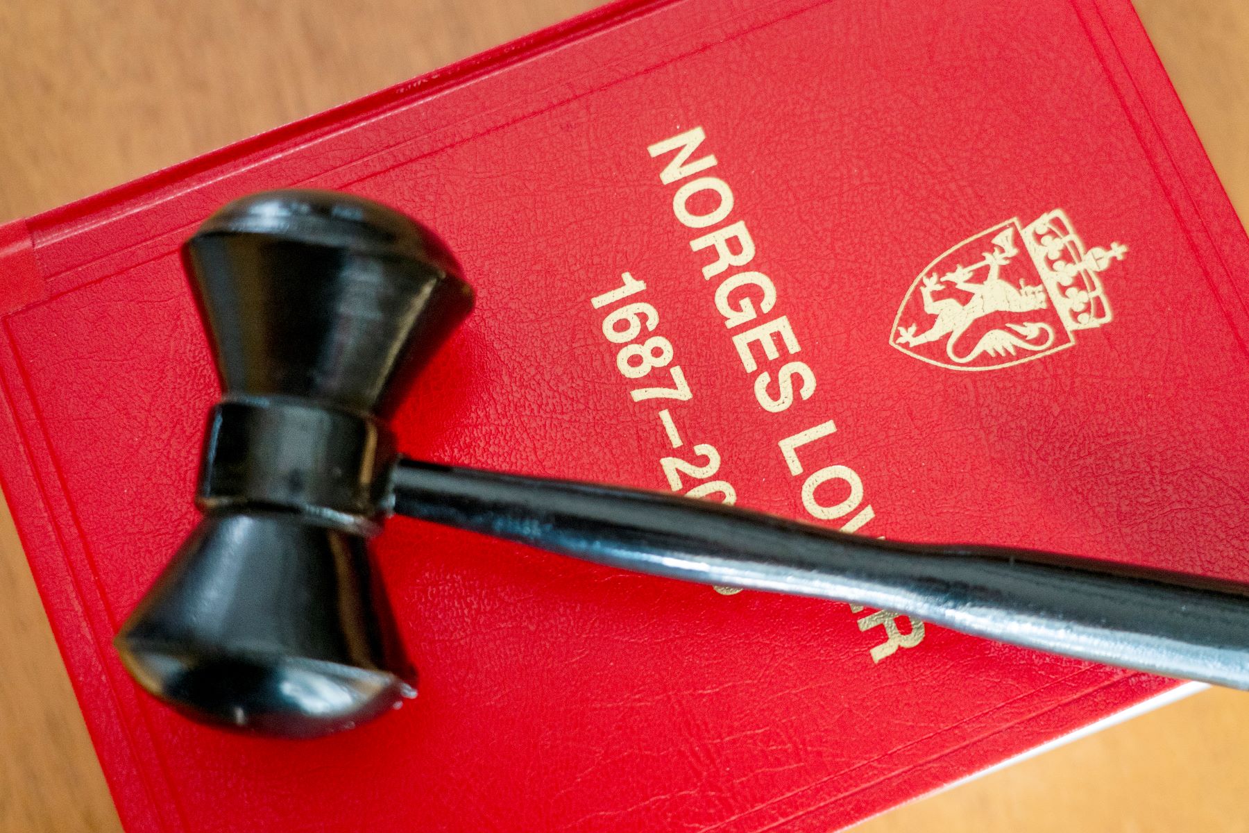 Familiefar dømt til 16 års fengsel for voldtekter av døtrene&nbsp;<span>(+)</span>