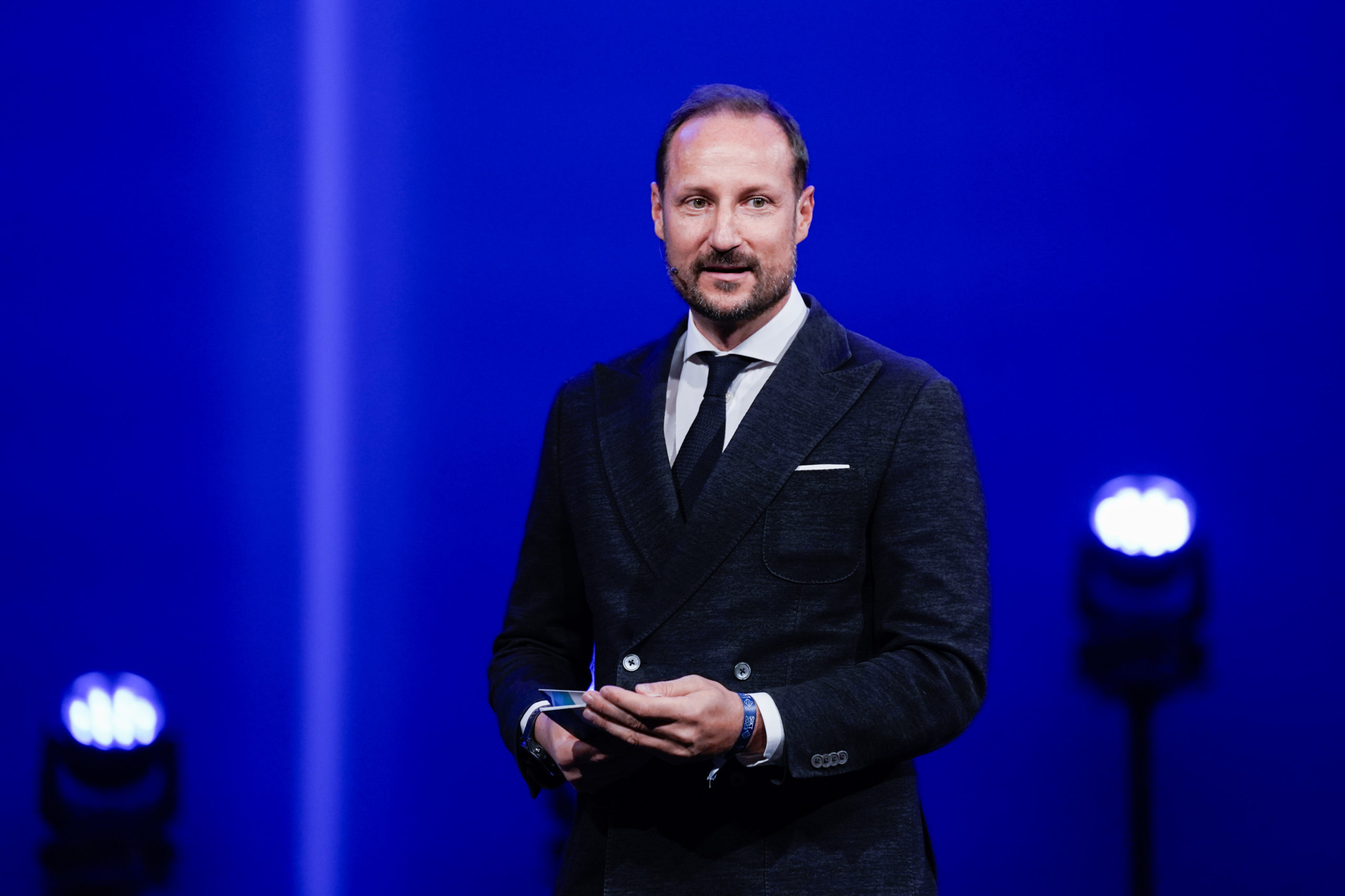 Kronprins Haakon fremstilles ikke akkurat som folkelig i sin nye biografi&nbsp;<span>(+)</span>