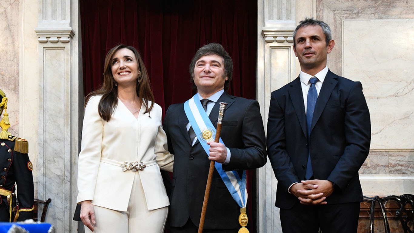 Argentinas nye president halverte regjeringen på første arbeidsdag&nbsp;<span>(+)</span>
