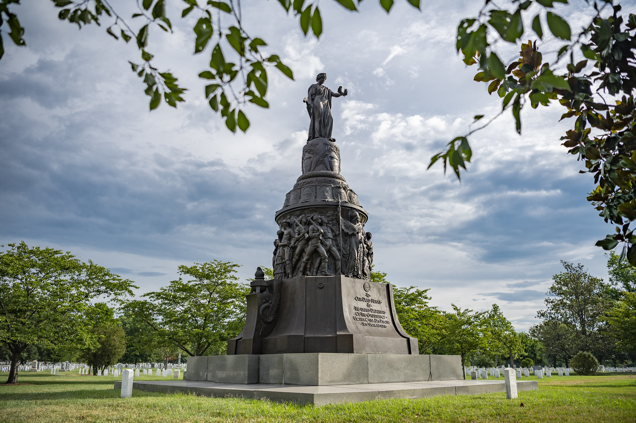 Biden-administrasjonen fjerner monument fra Arlington National Cemetery&nbsp;<span>(+)</span>