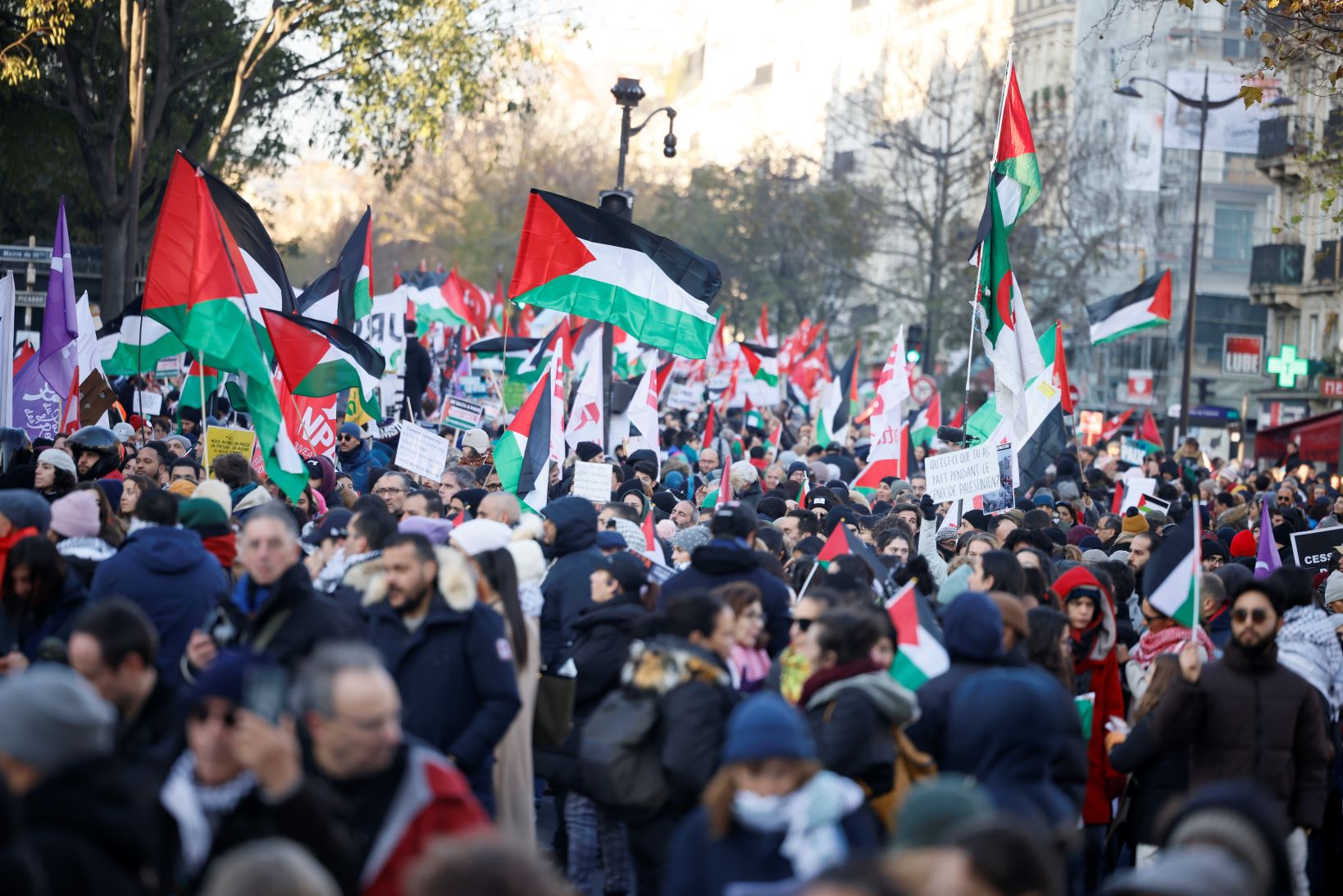En drept og en såret i islamistisk knivangrep i Paris &nbsp;<span>(+)</span>