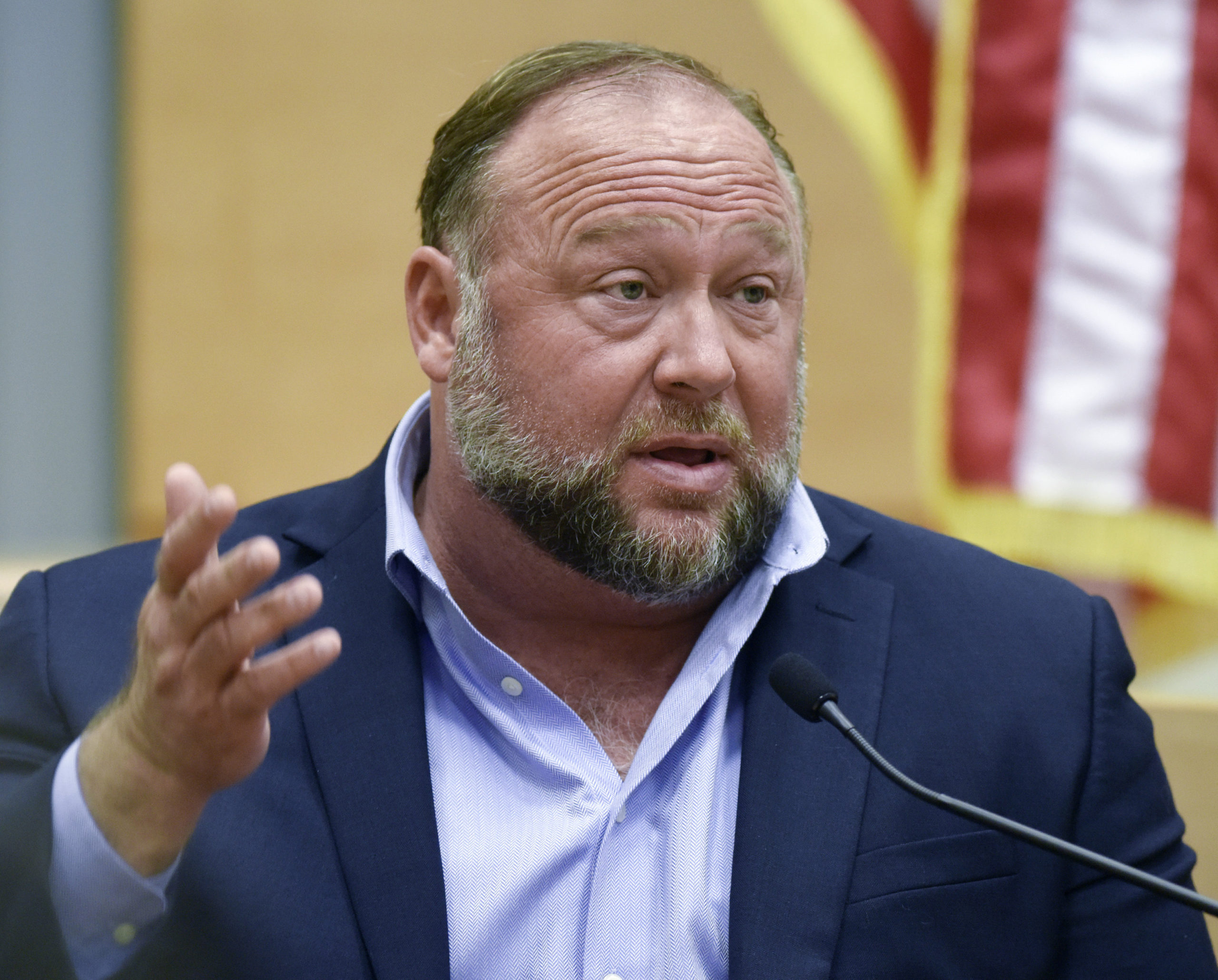 Alex Jones tilbake på Twitter&nbsp;<span>(+)</span>